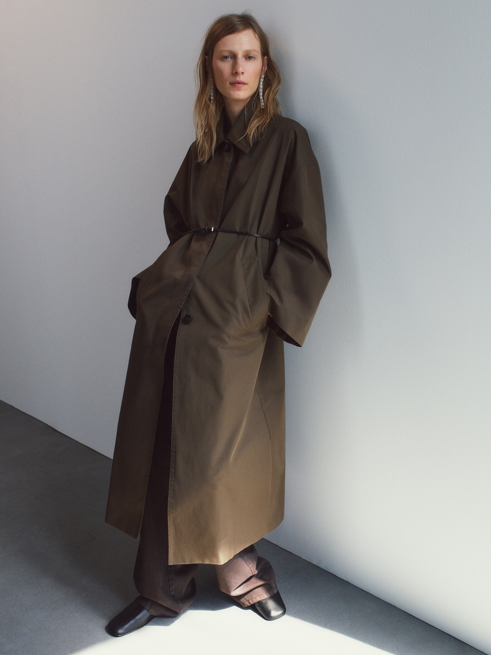 Long cotton trench coat with concealed buttons - Details of the article 9
