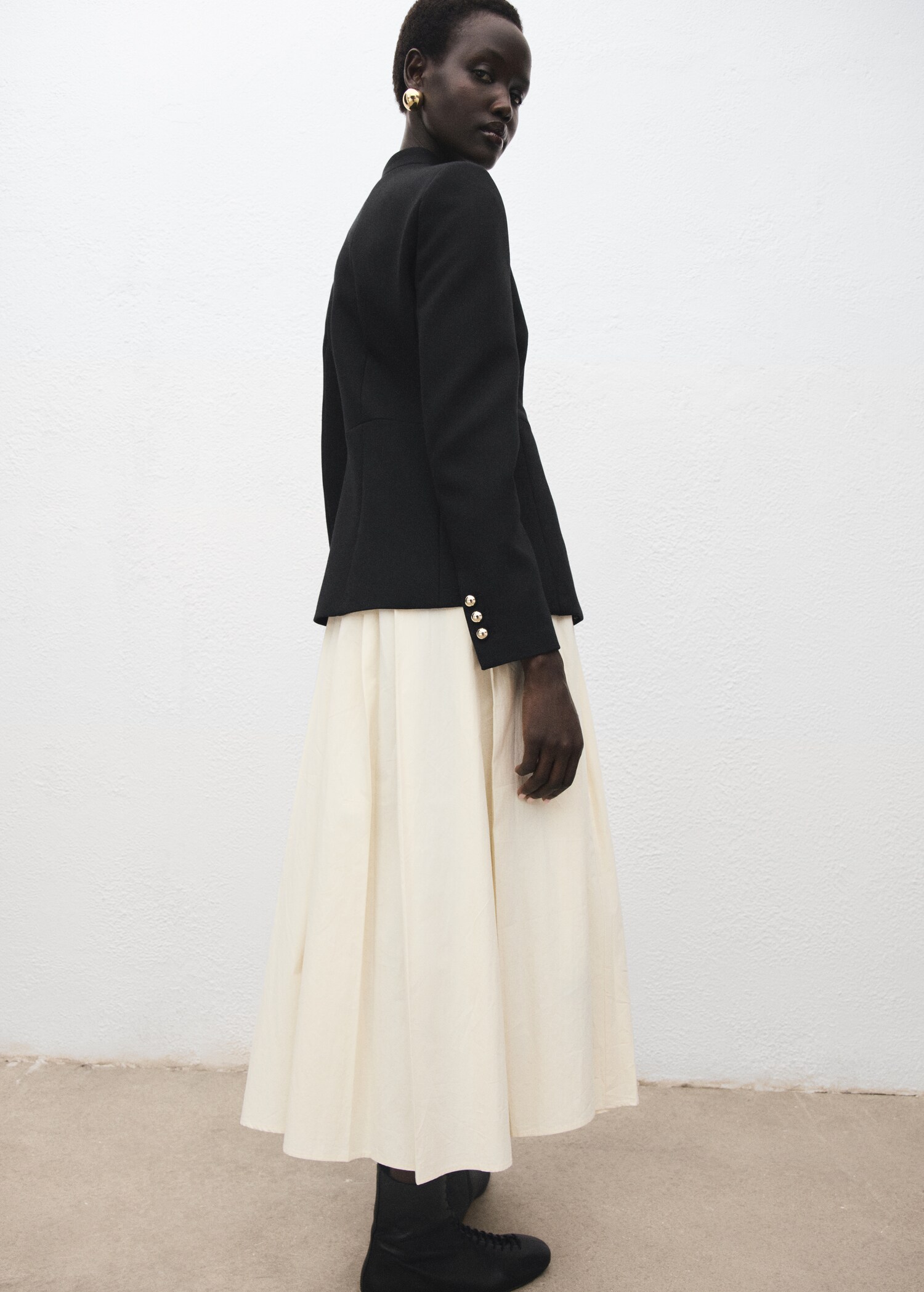 Jacket with jewel-button strip collar - Reverse of the article