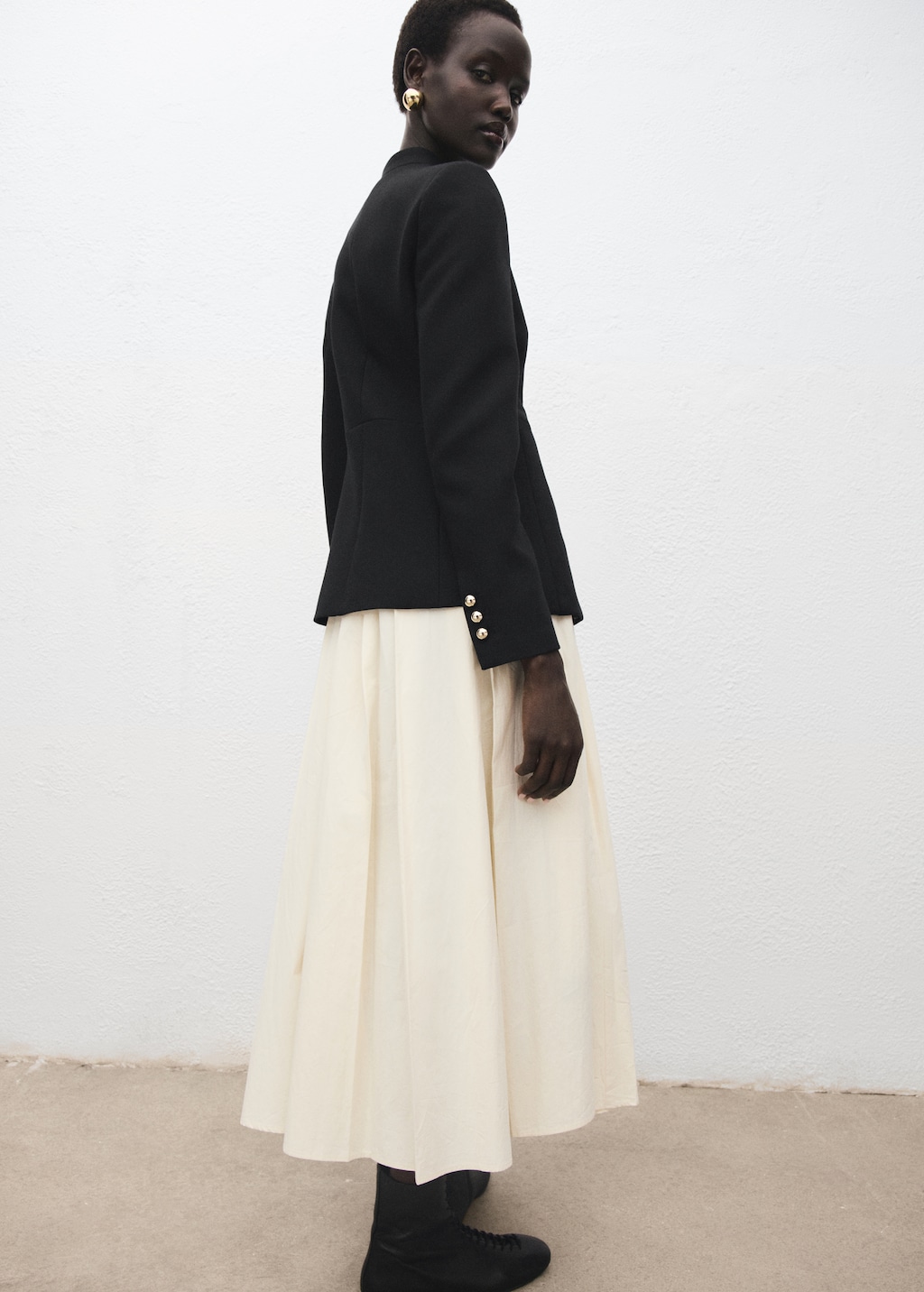 Jacket with jewel-button strip collar