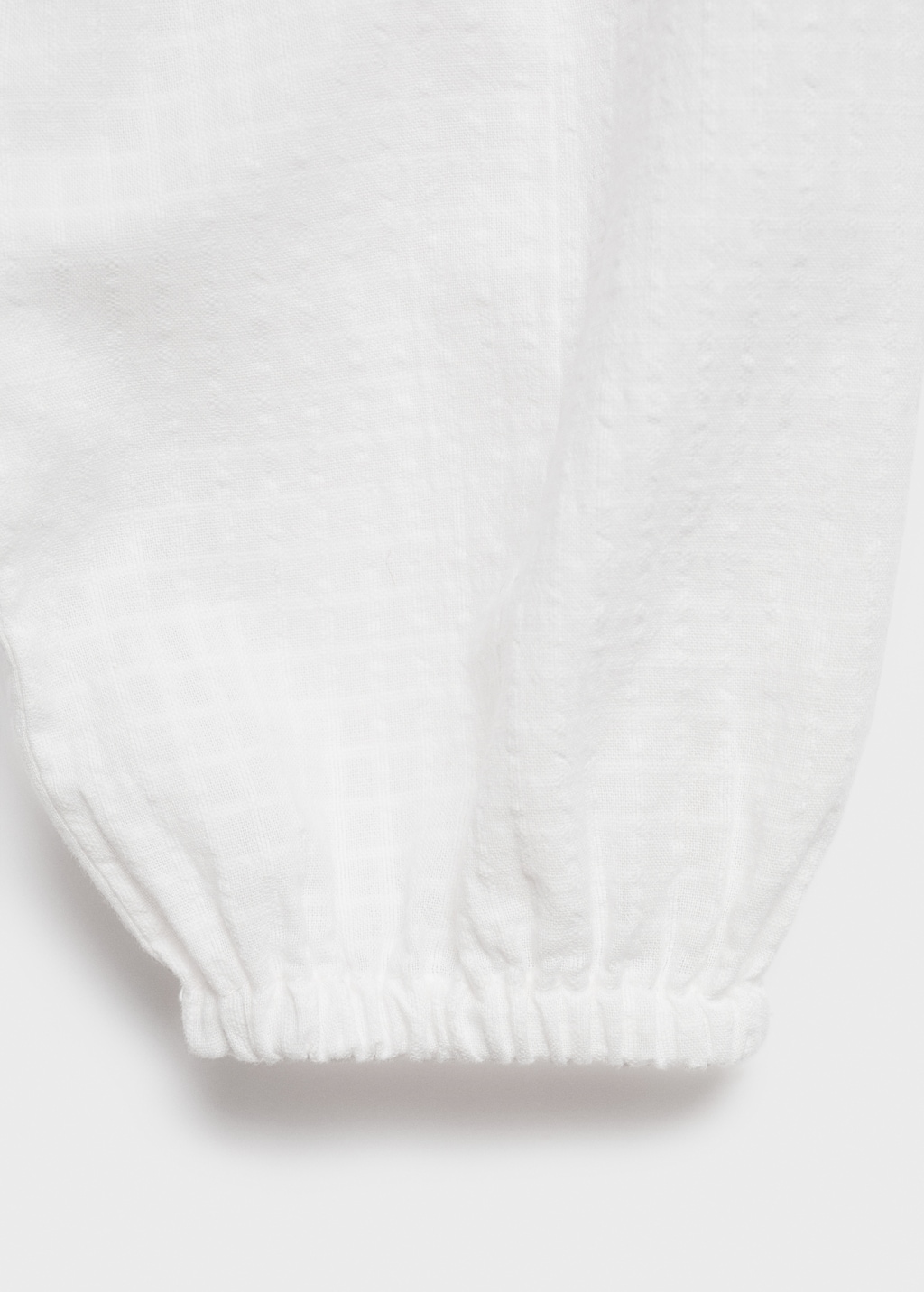 Blouse with lace trim details