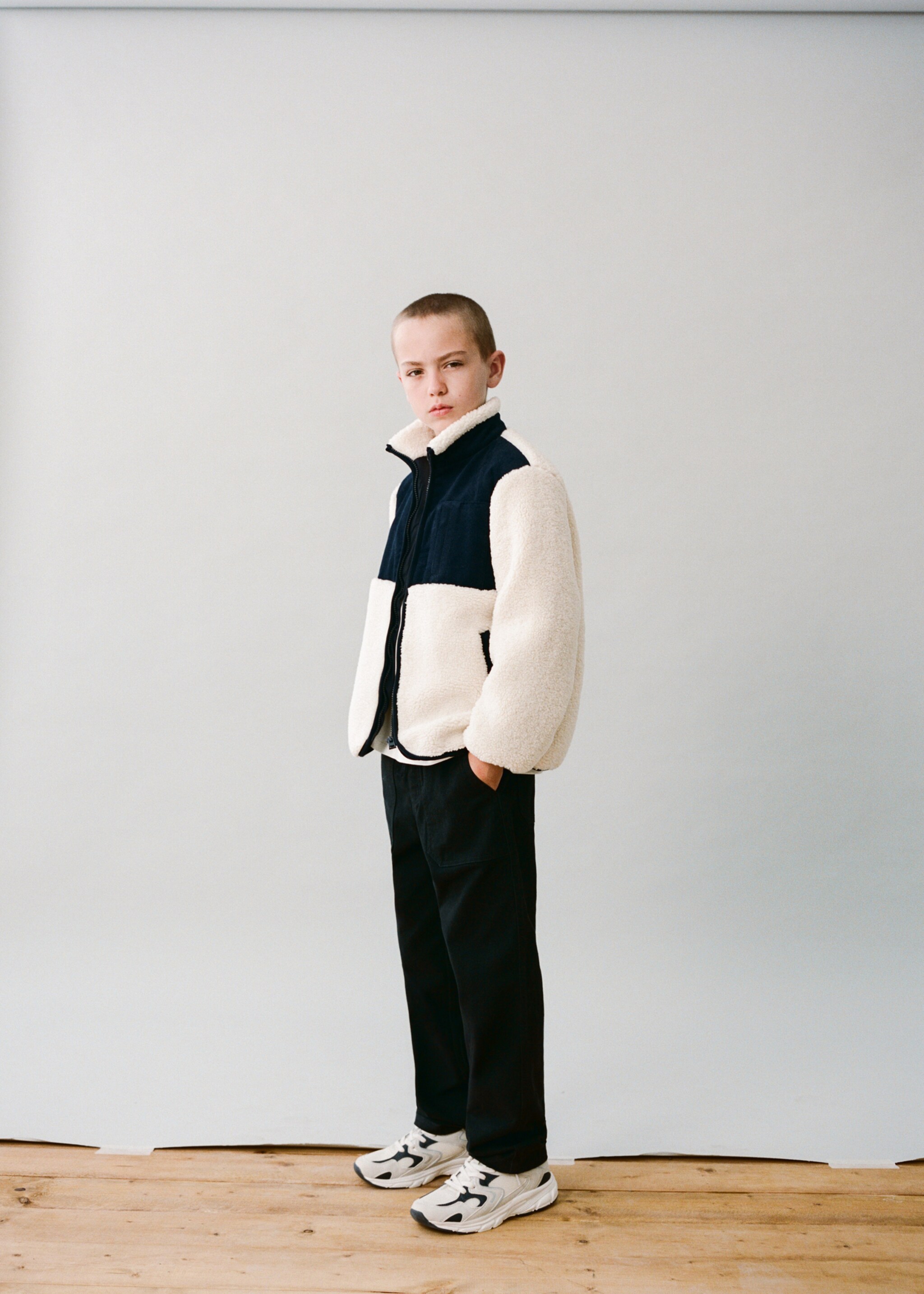 Straight cotton trousers - Details of the article 6, Navy. Ref: 17046728-00.