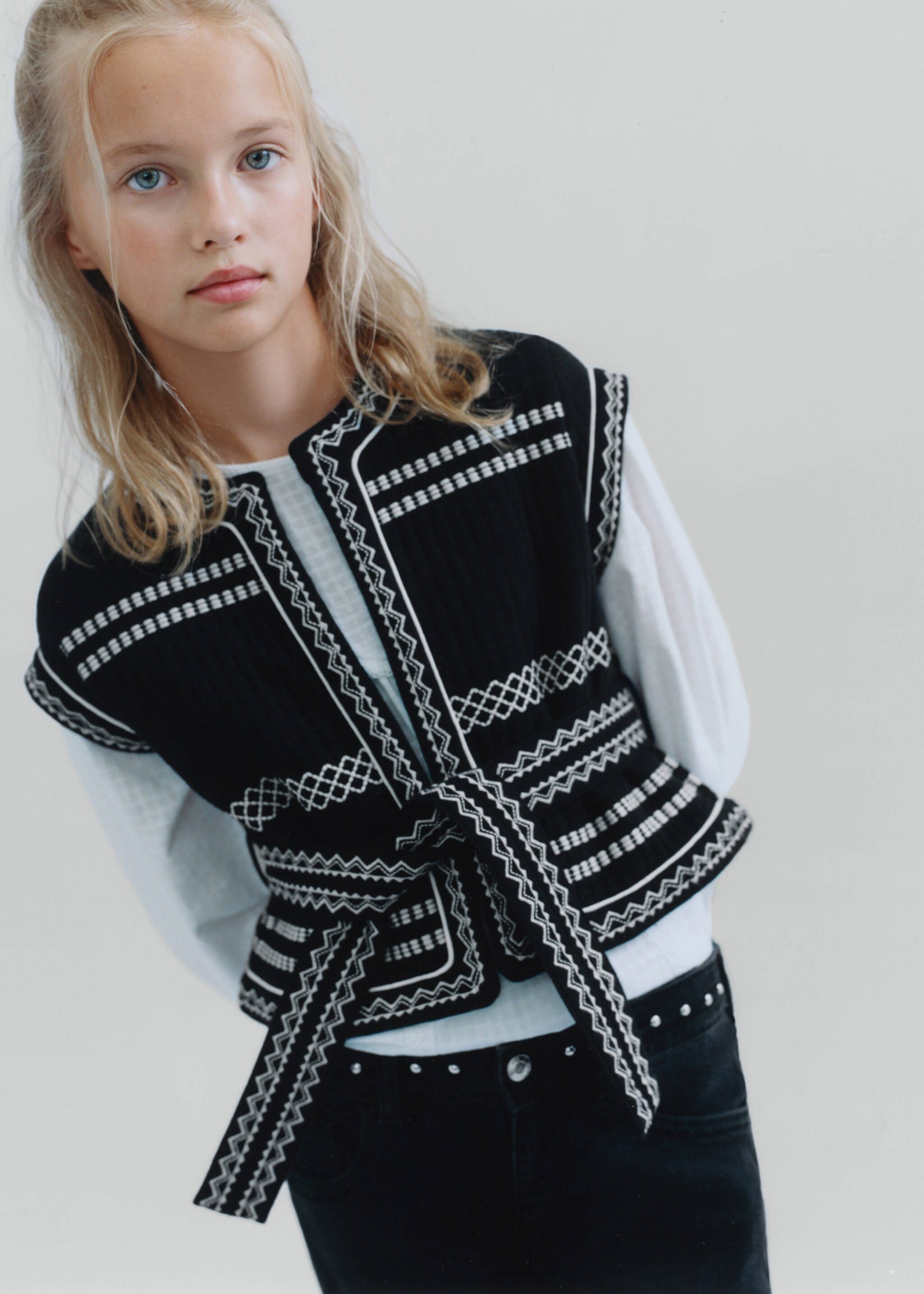 سترة مطرزة بحزام - تفاصيل المنتج 5, أسود. Ref: 17046738-00.