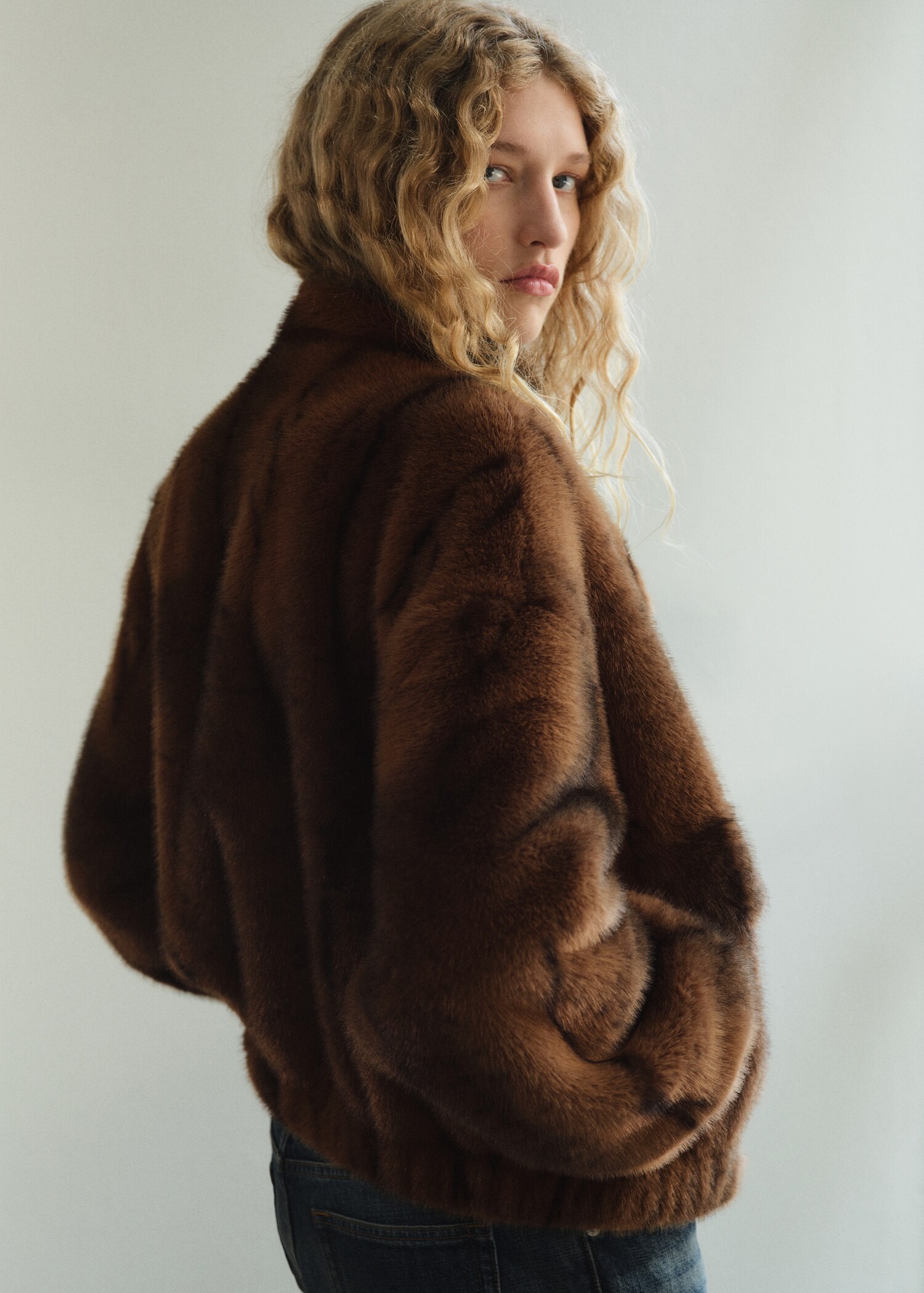 Fur-effect jacket with pockets - Details of the article 2