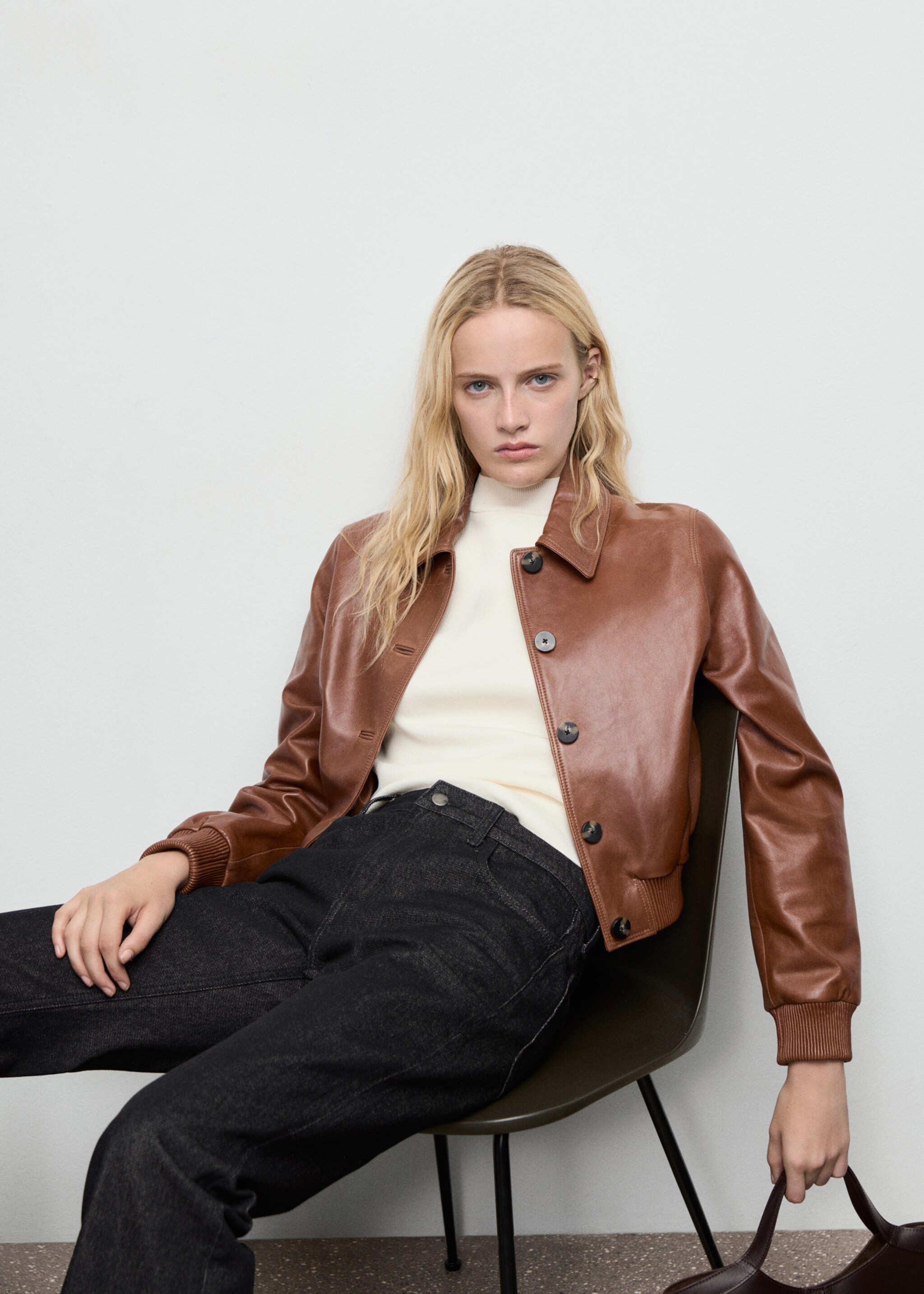 Straight low-waist jeans - Details of the article 1, Black. Ref: 17046744-00.