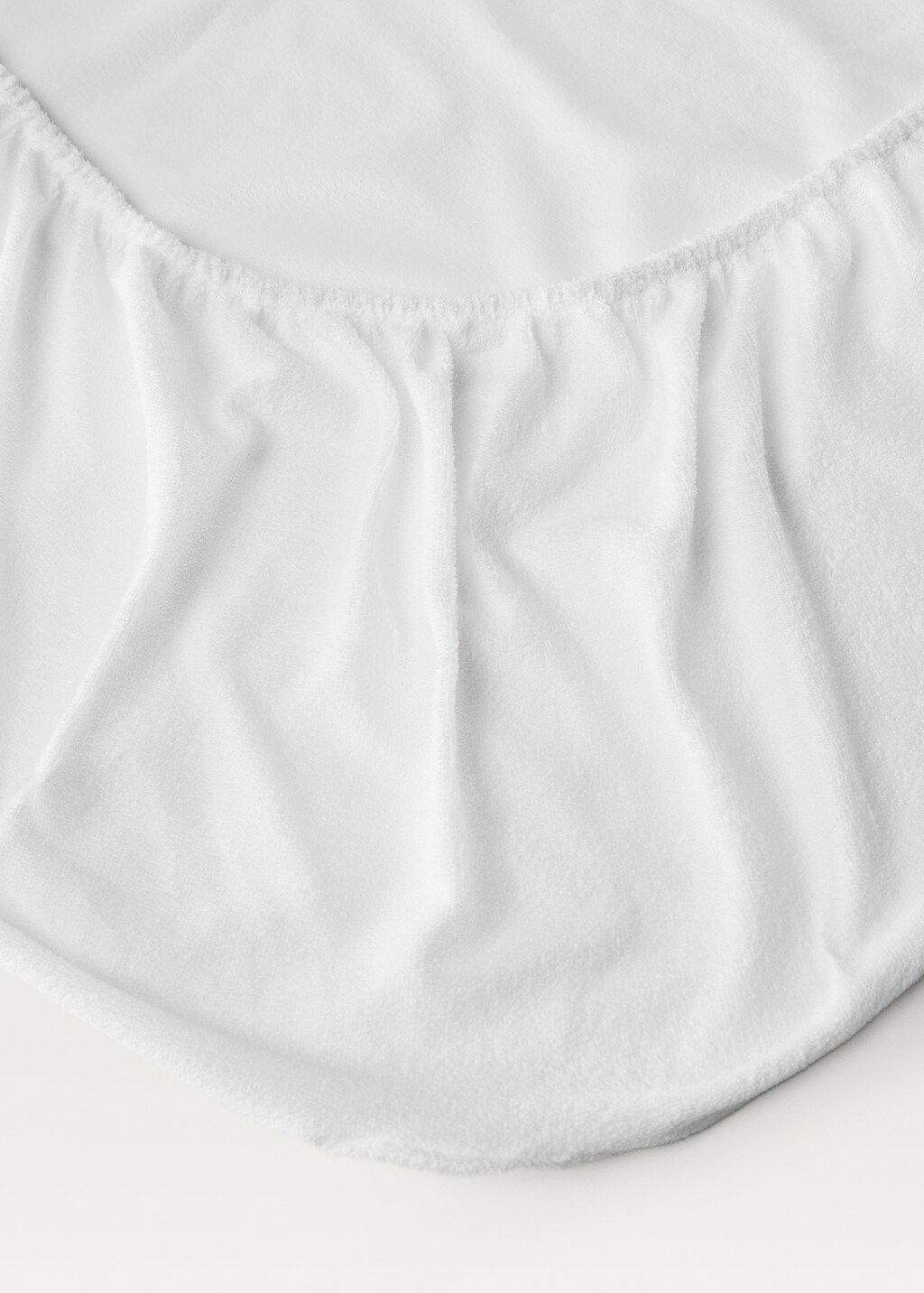 Cotton mattress protector for 135 cm bed