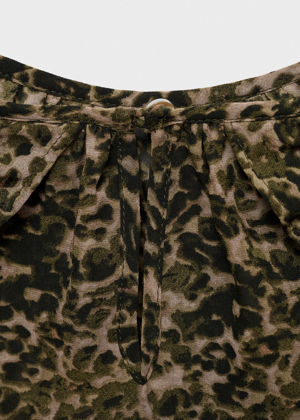 Printed blouse with cut-out