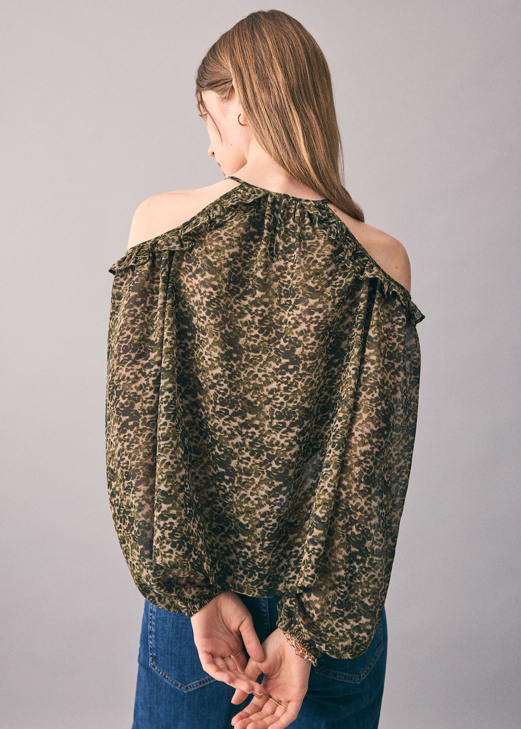 Printed blouse with cut-out