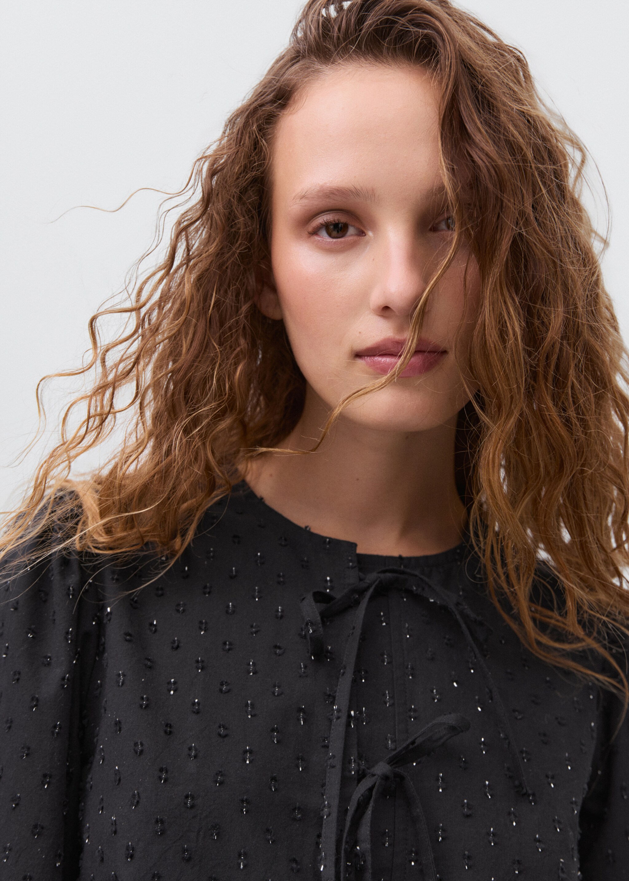 Lurex textured blouse - Details of the article 1, Black. Ref: 17047125-00.