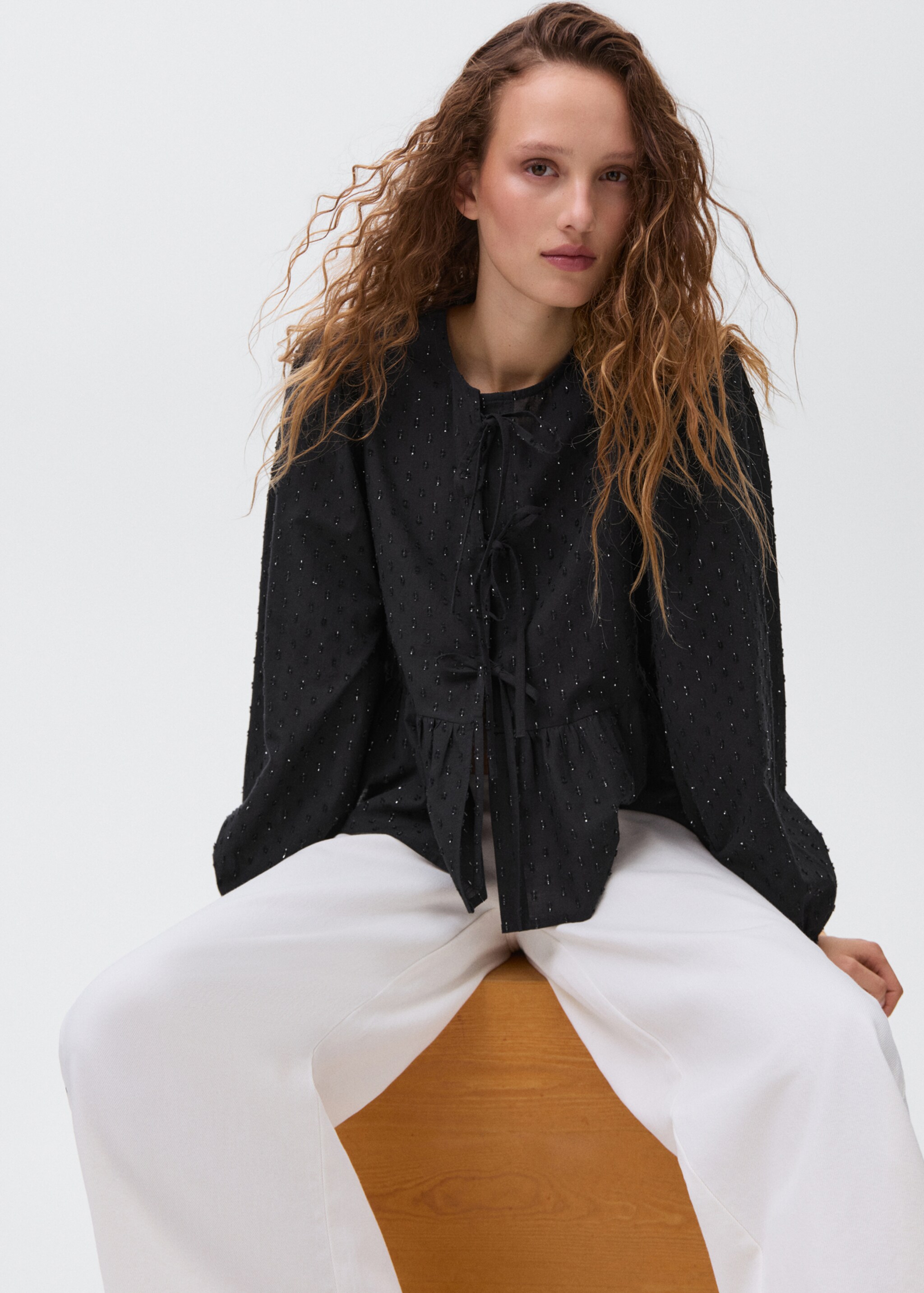 Lurex textured blouse - Details of the article 2, Black. Ref: 17047125-00.