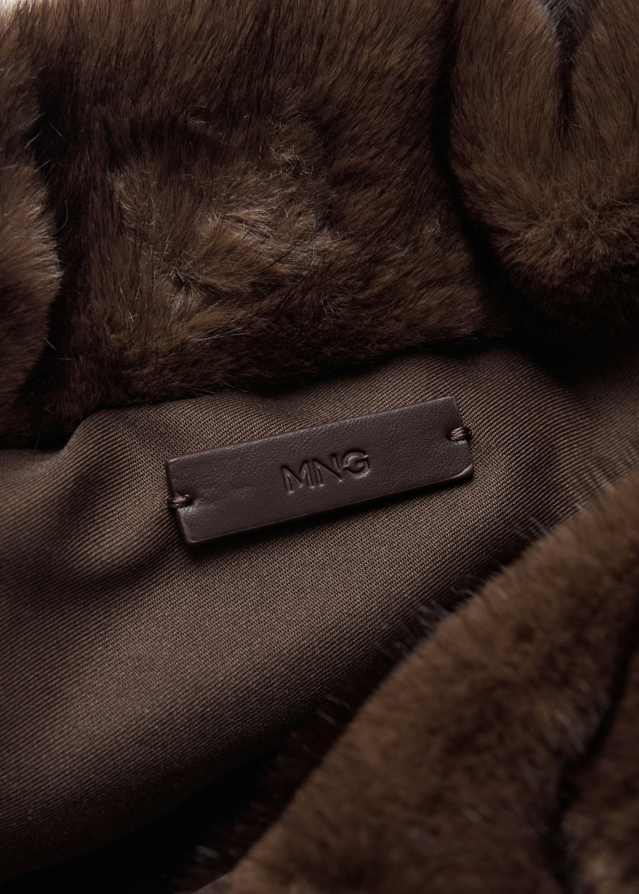 Fur effect hand bag - Деталь изделия 2, Шоколадный. Ref: 17047127-00.