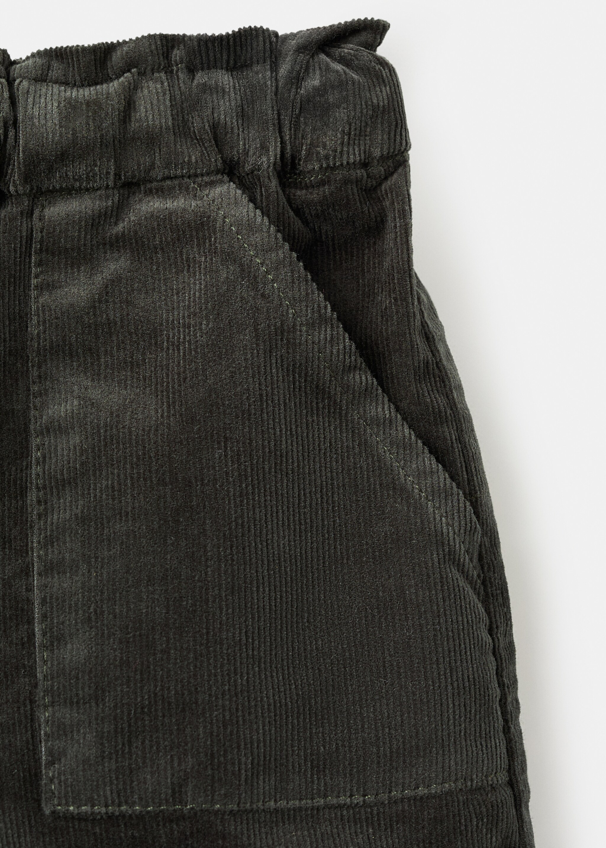 Shorts bosque - Details of the article 8, Dark Green. Ref: 17047764-00.