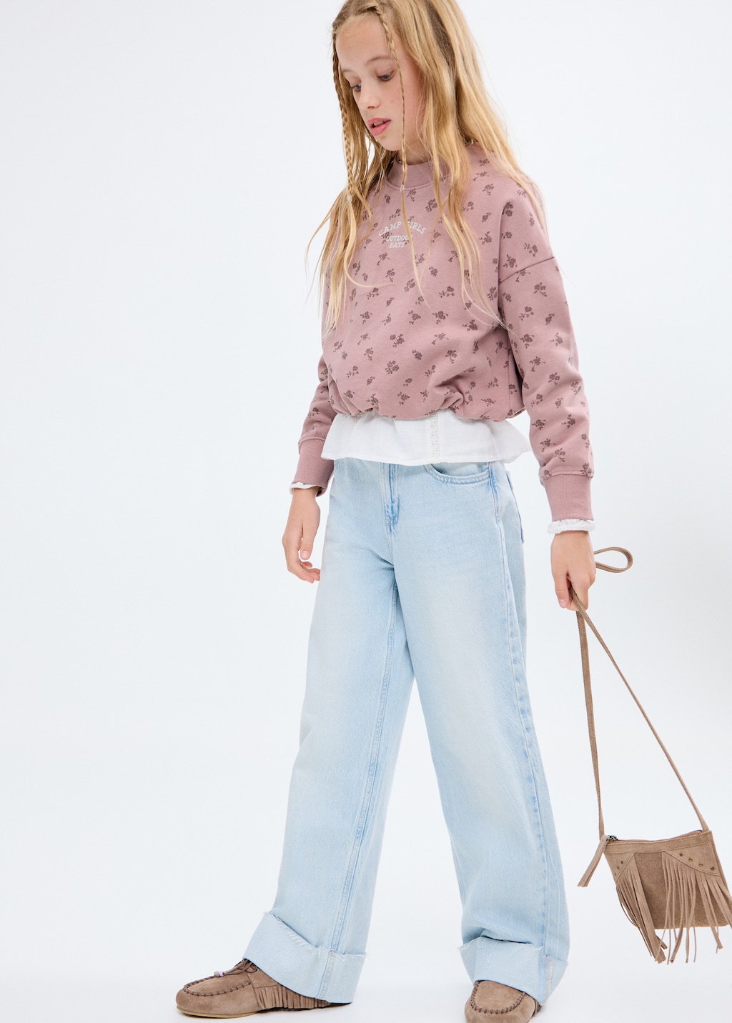 Embroidered sweatshirt with floral pattern