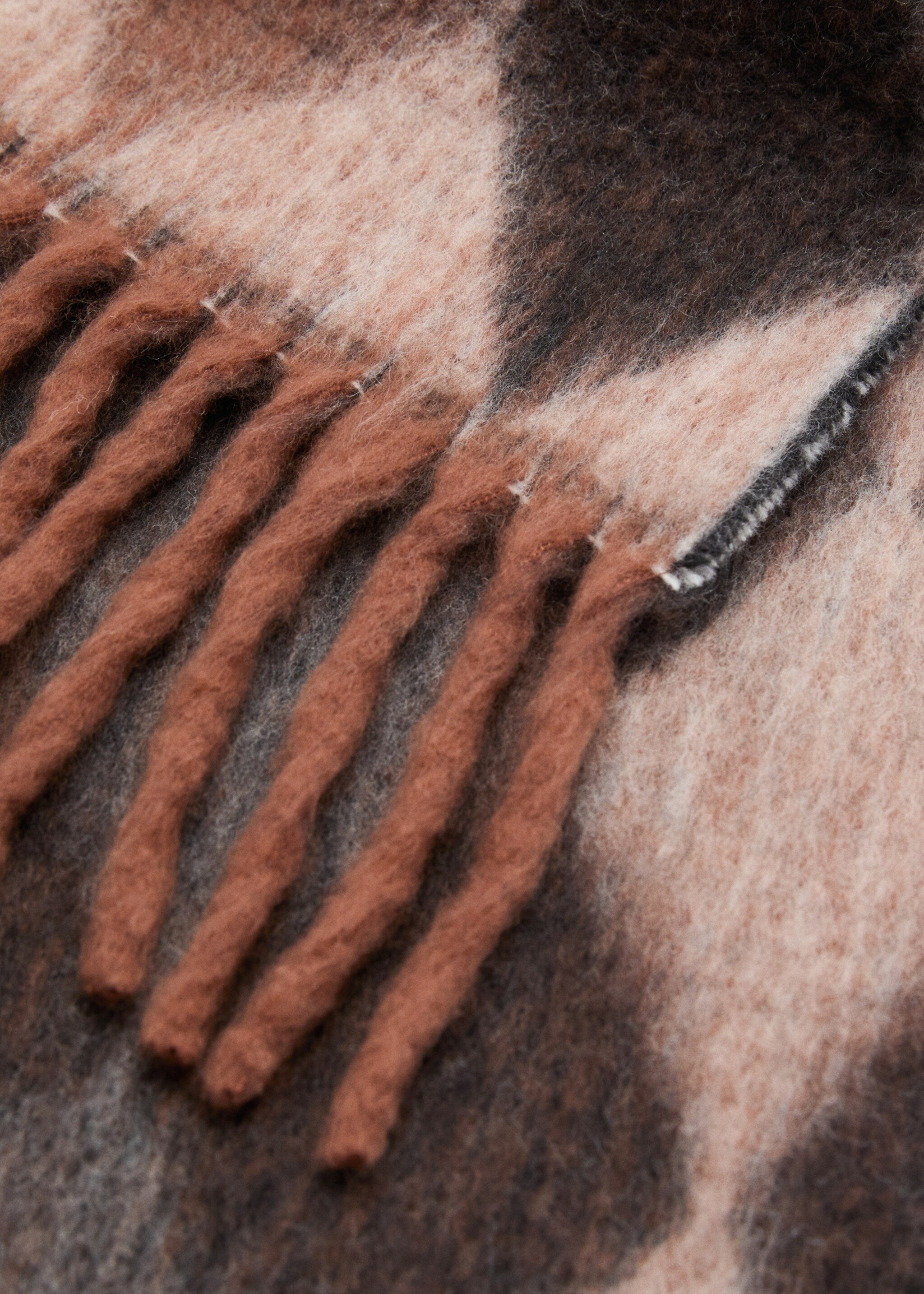 Diamond-pattern scarf with fringes - Medium plane, Brown. Ref: 17047769-00.