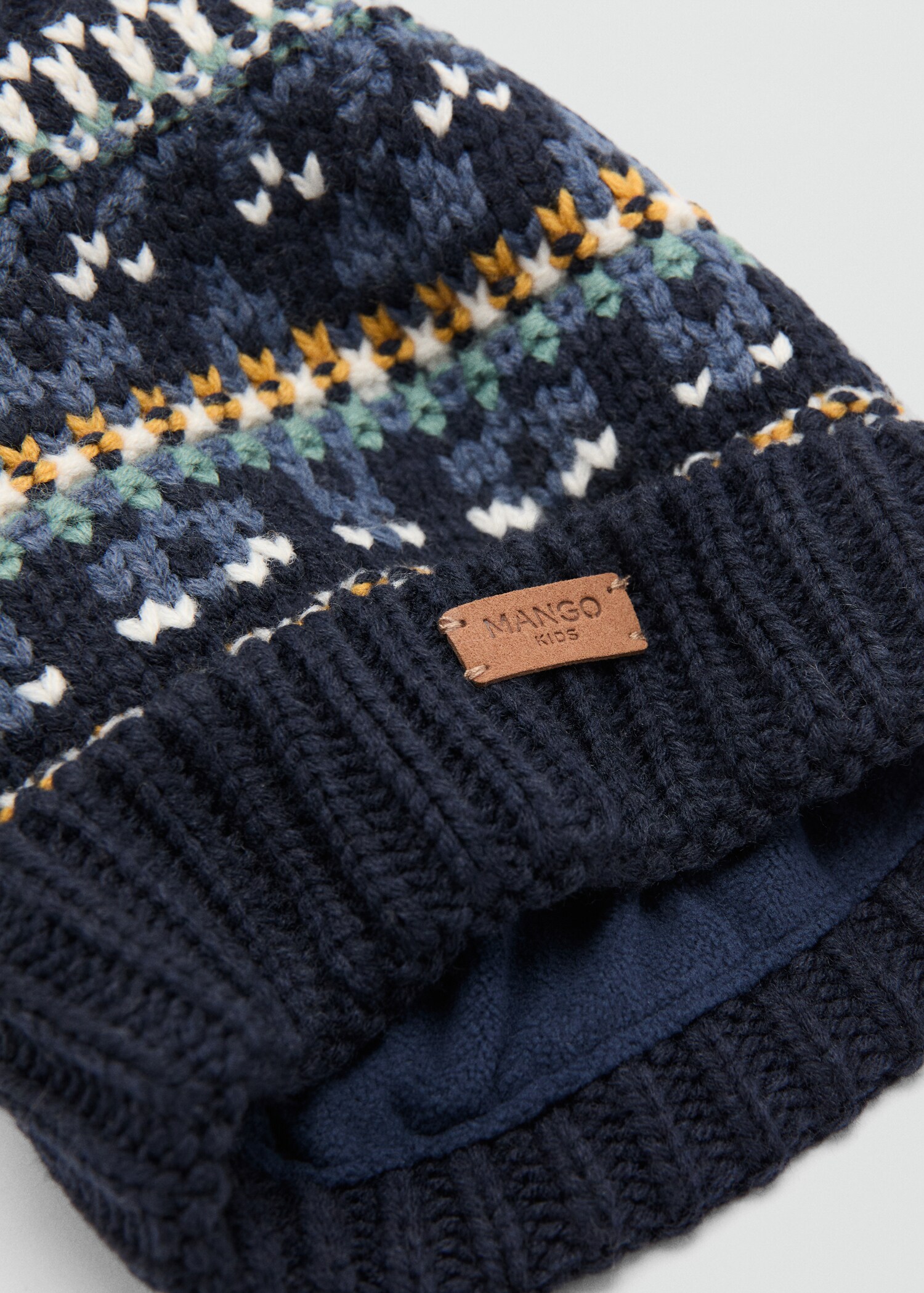 Knitted bobble hat - Medium plane