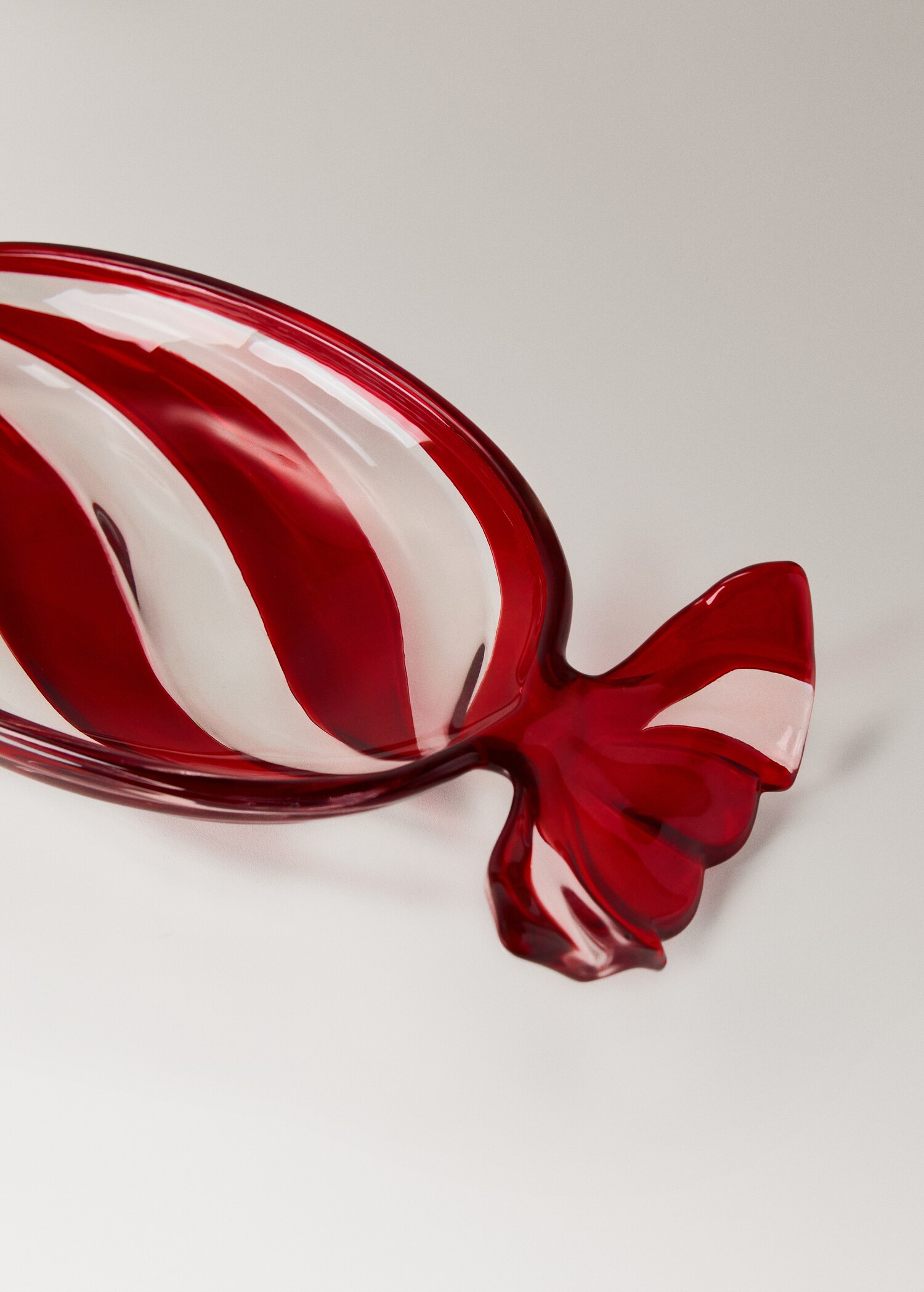 Glass tray with ribbon lines - Details of the article 2