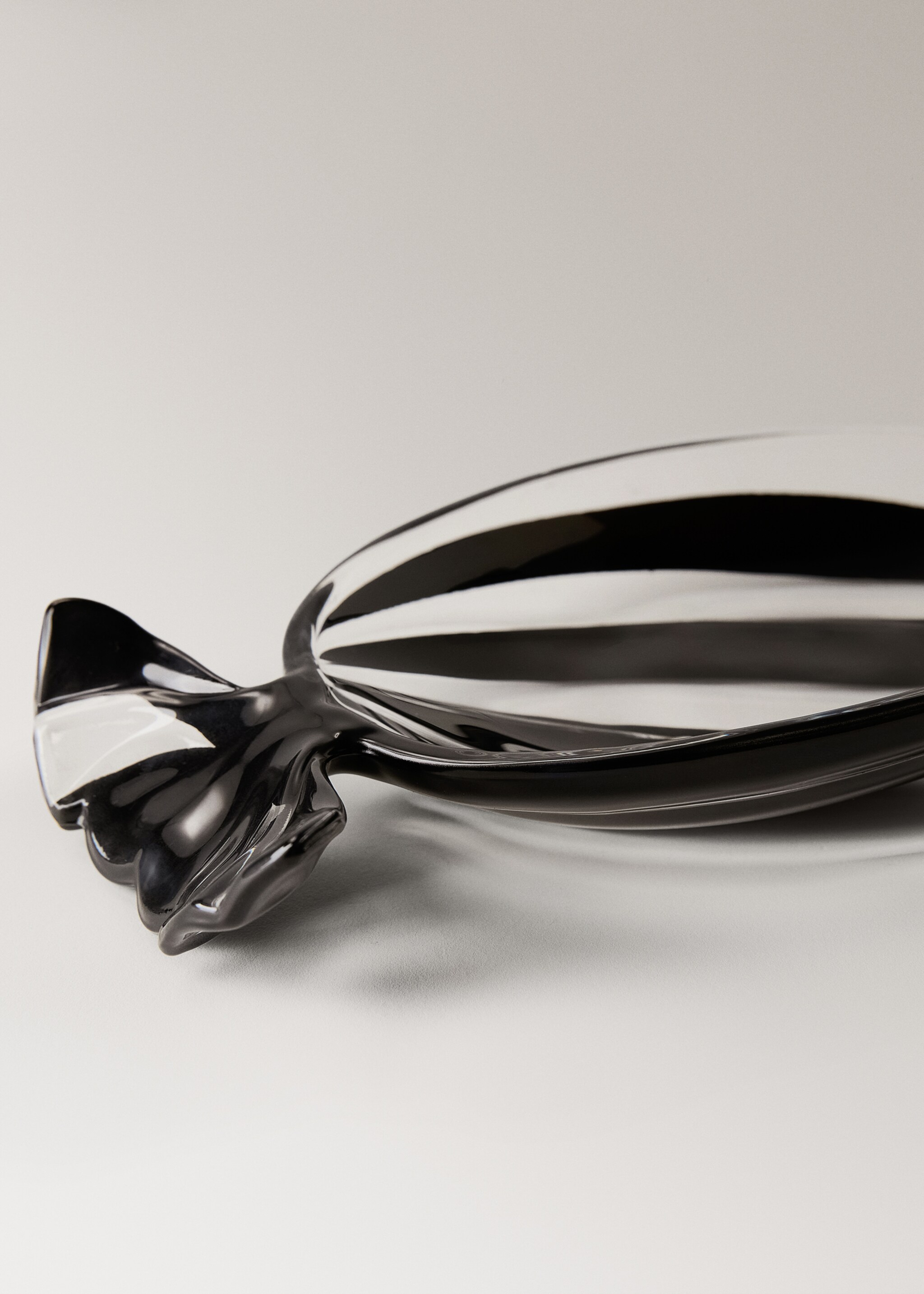 Glass tray with ribbon lines - Details of the article 1, Black. Ref: 17047778-00.