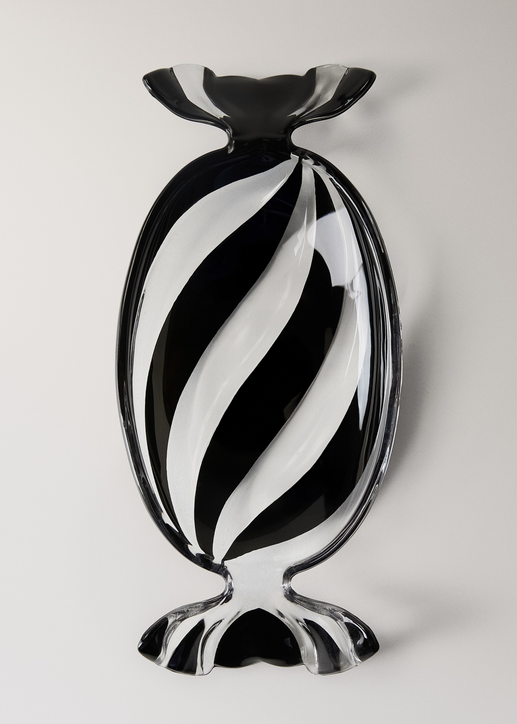 Glass tray with ribbon lines - Details of the article 3, Black. Ref: 17047778-00.