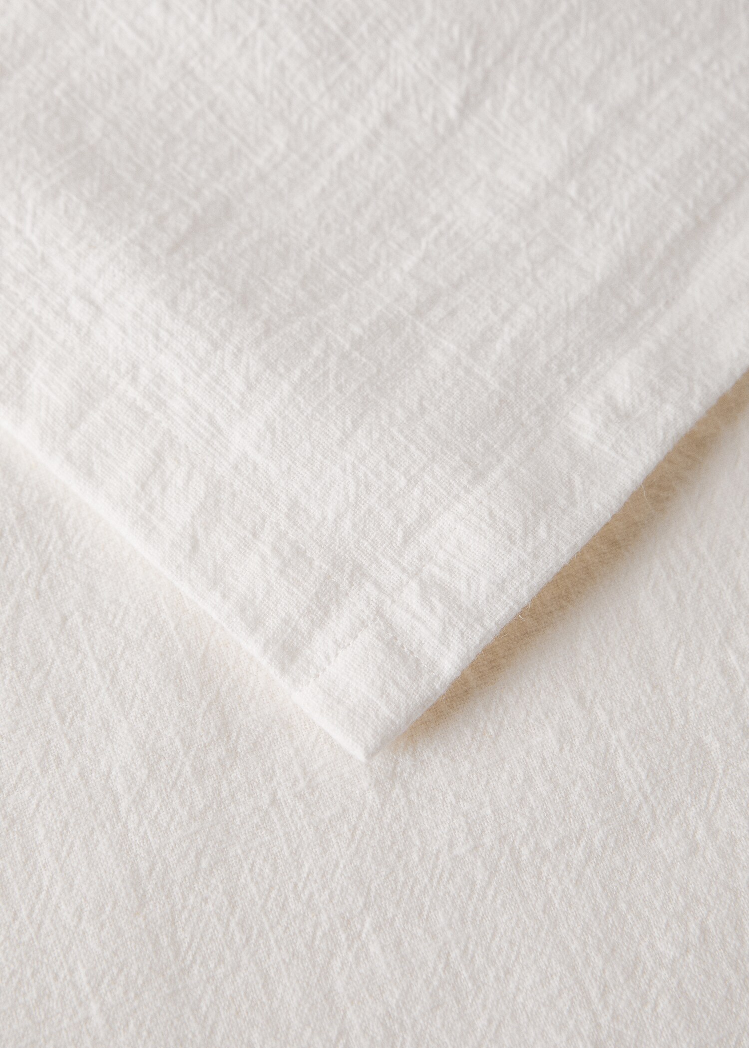 Ramie cotton tablecloth with embroidered details for 2 to 4 diners - Details of the article 1