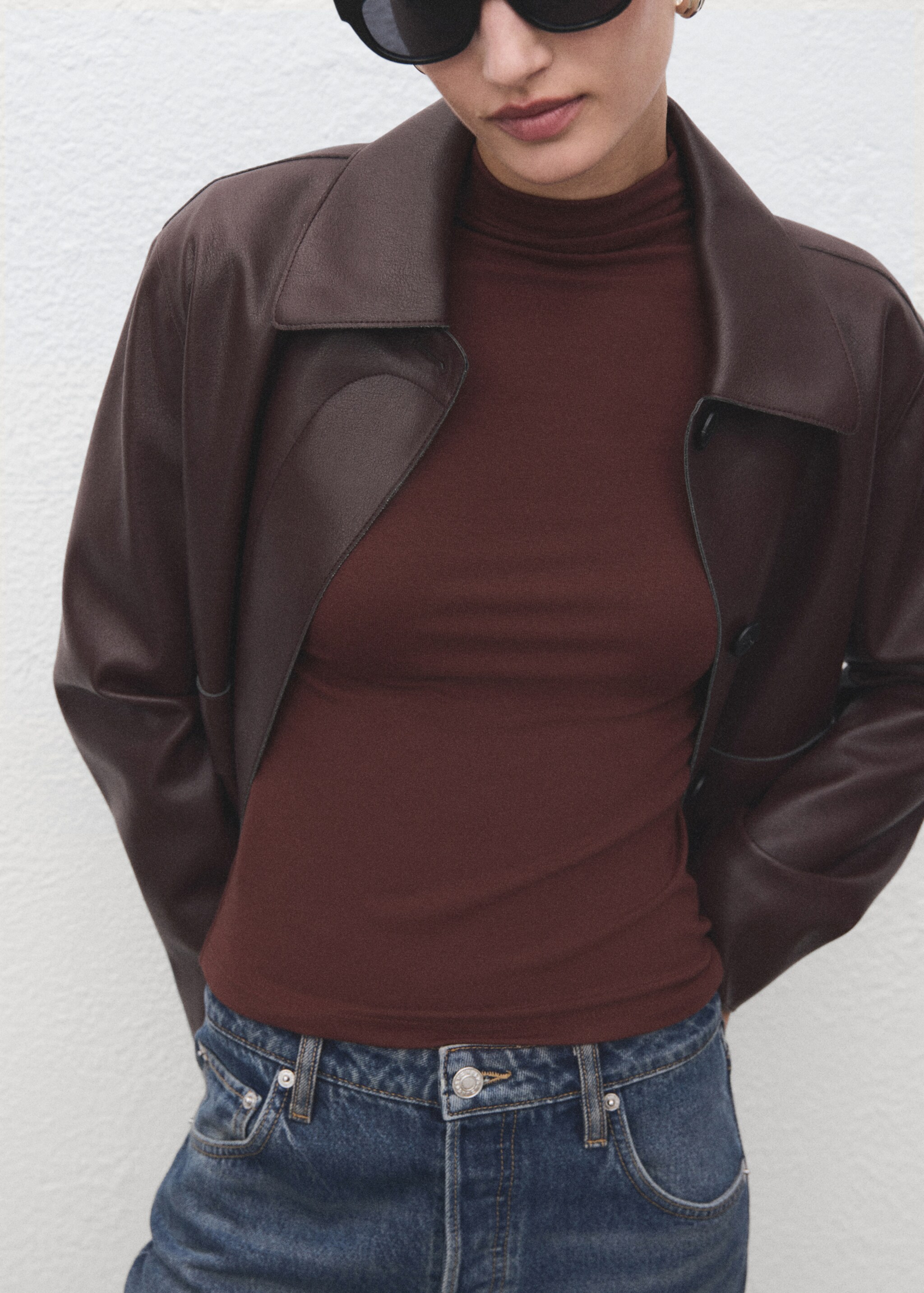 Turtleneck T-shirt - Details of the article 1, Brown. Ref: 17047784-00.