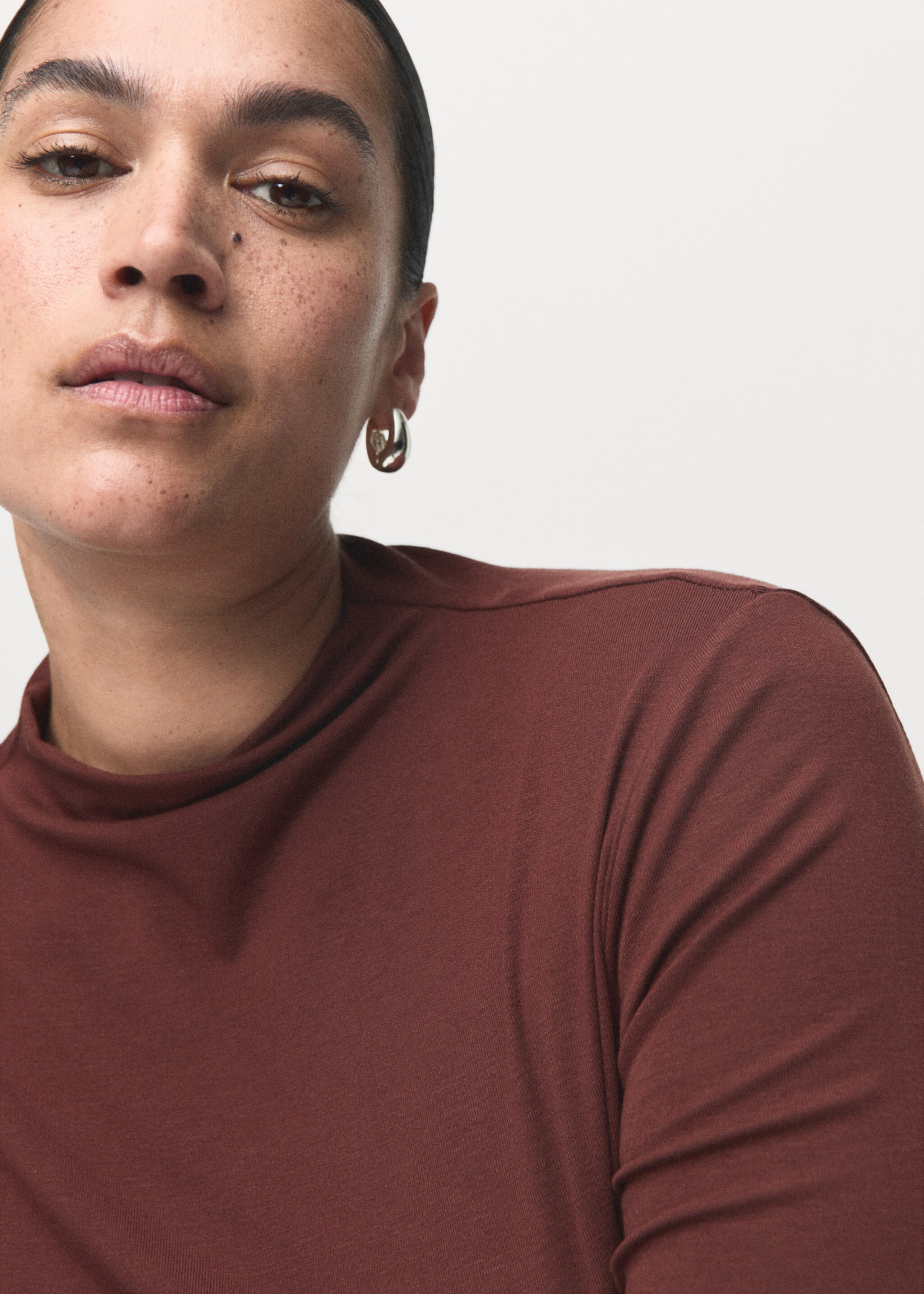 Turtleneck T-shirt - Details of the article 4, Brown. Ref: 17047784-00.