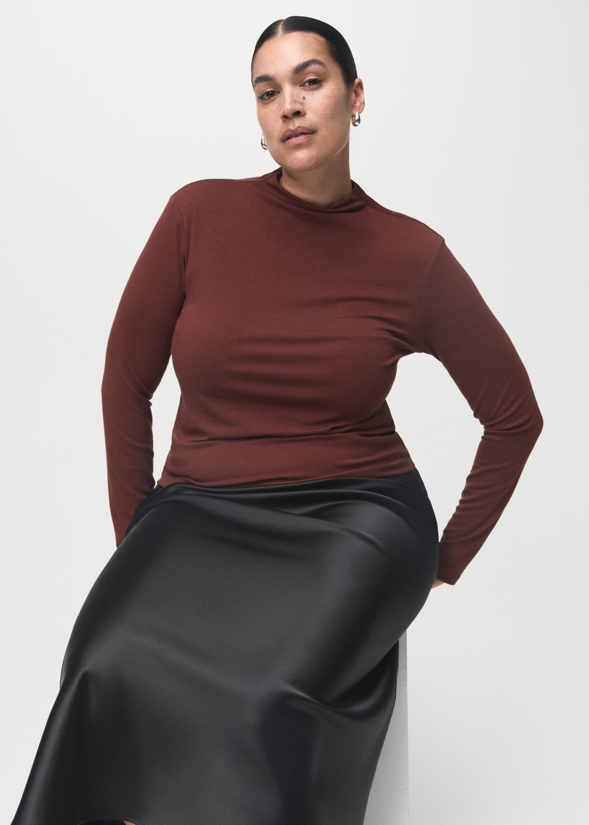 Turtleneck T-shirt - Details of the article 5, Brown. Ref: 17047784-00.