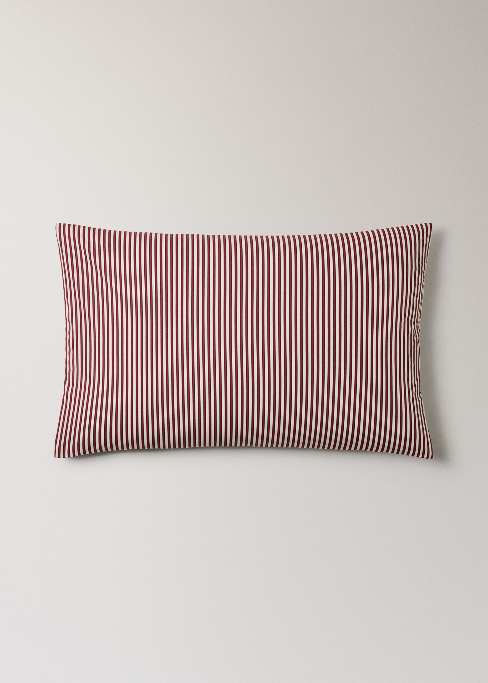 Reversible percale cotton striped pillowcase 50x75cm - Article without model, Maroon. Ref: 17047785-00.