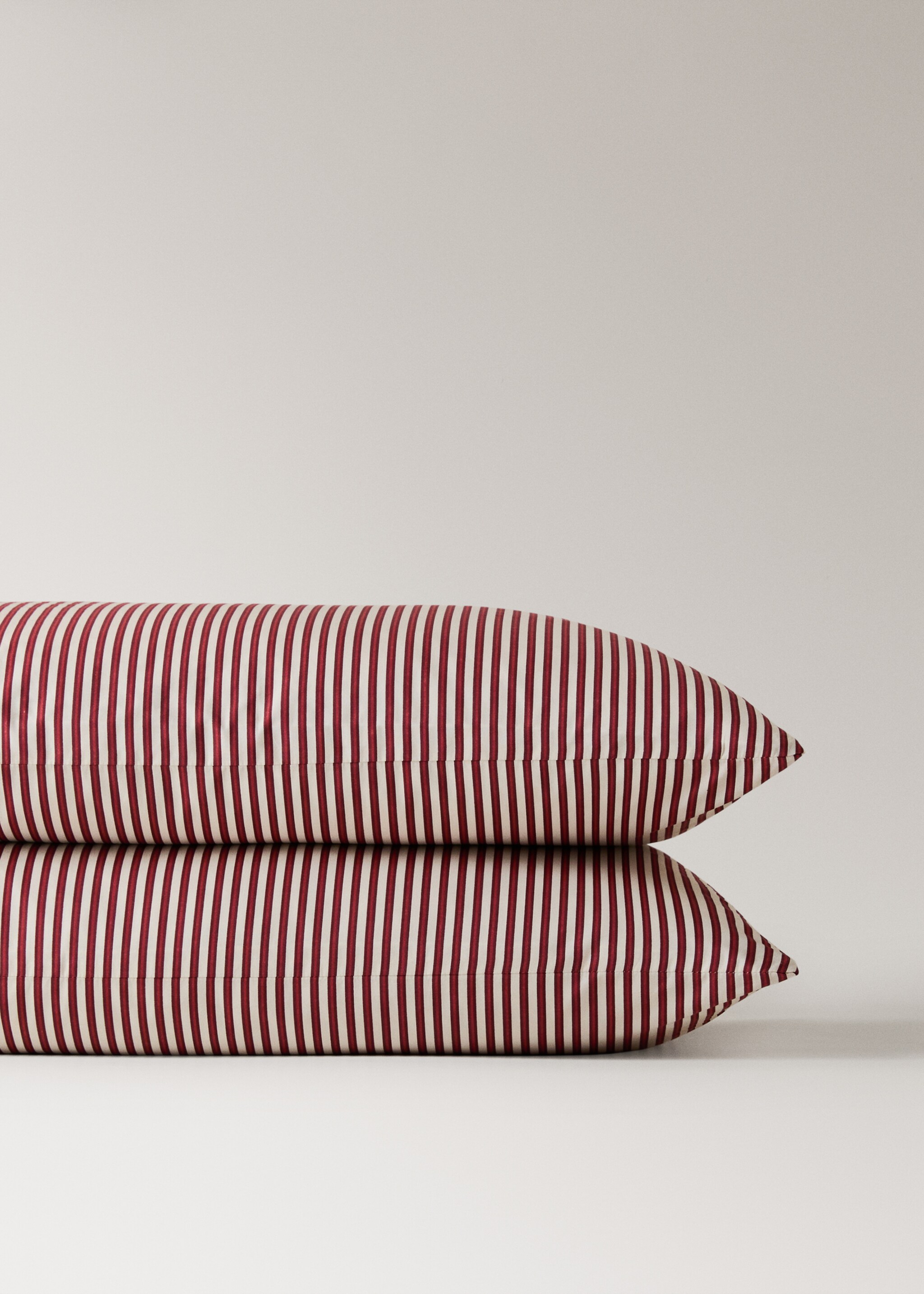 Reversible percale cotton striped pillowcase 50x75cm - Details of the article 1, Maroon. Ref: 17047785-00.