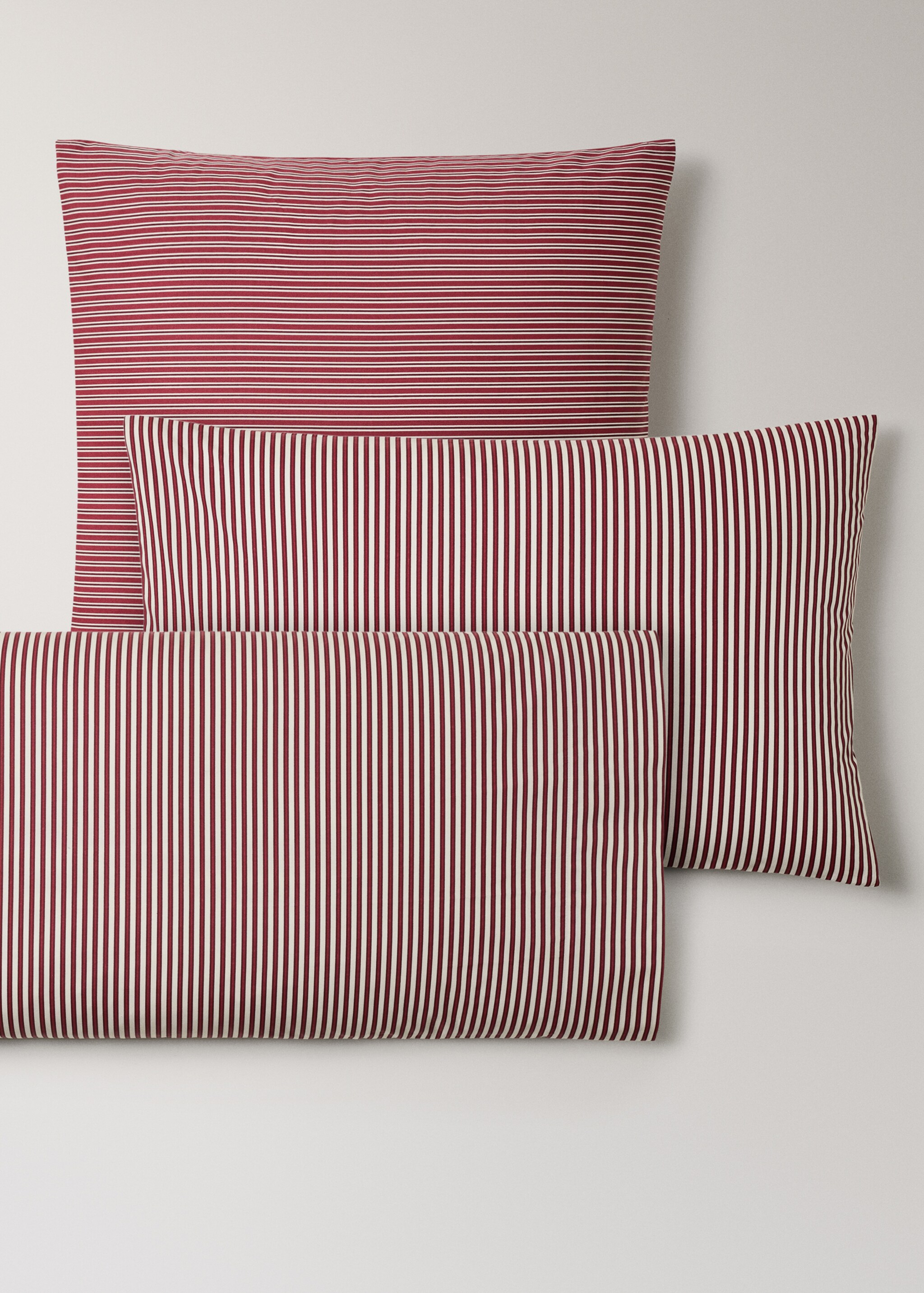 Reversible percale cotton striped pillowcase 50x75cm - Details of the article 4, Maroon. Ref: 17047785-00.