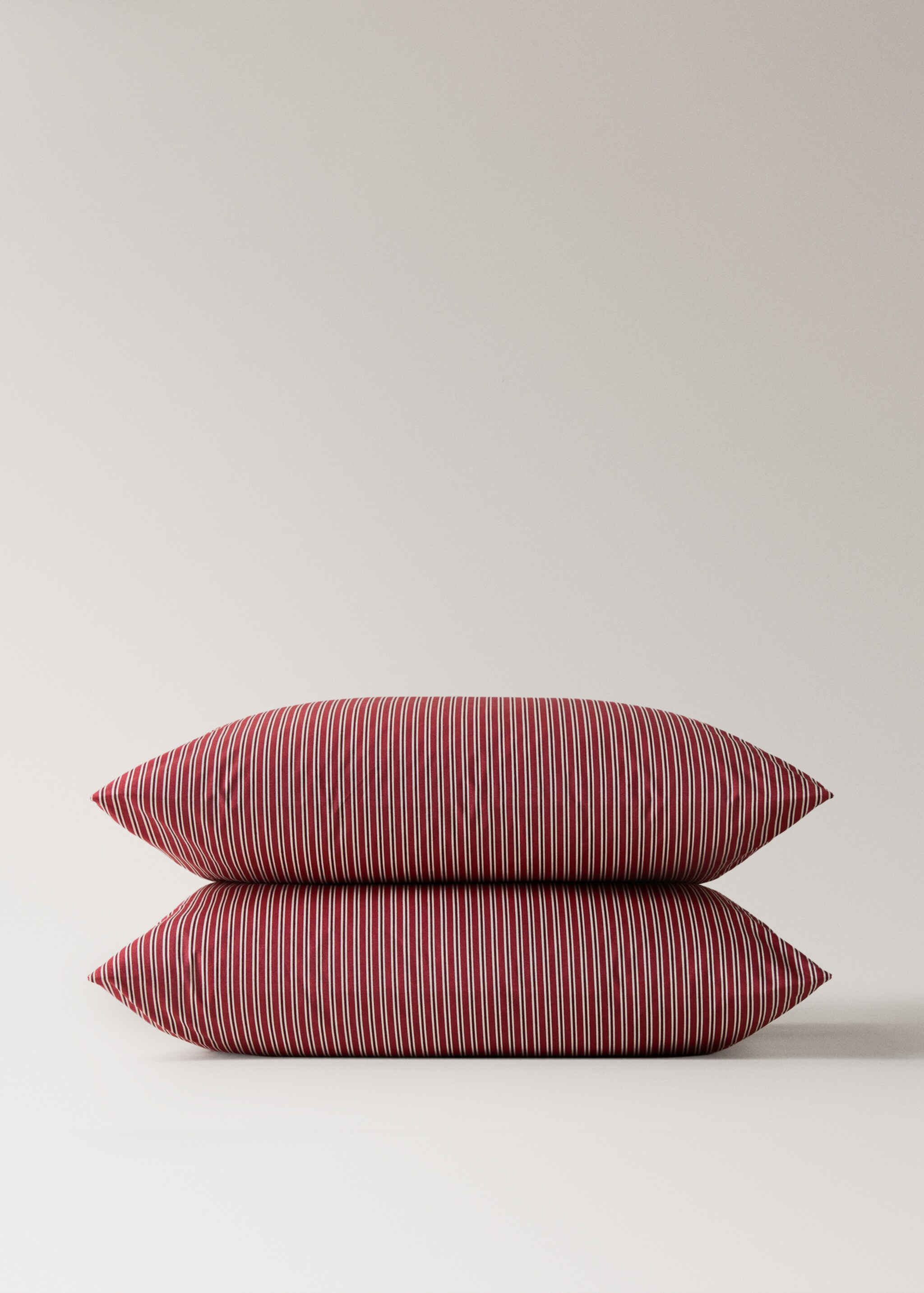 Reversible percale cotton striped pillowcase 60x60cm - Details of the article 1, Maroon. Ref: 17047786-00.