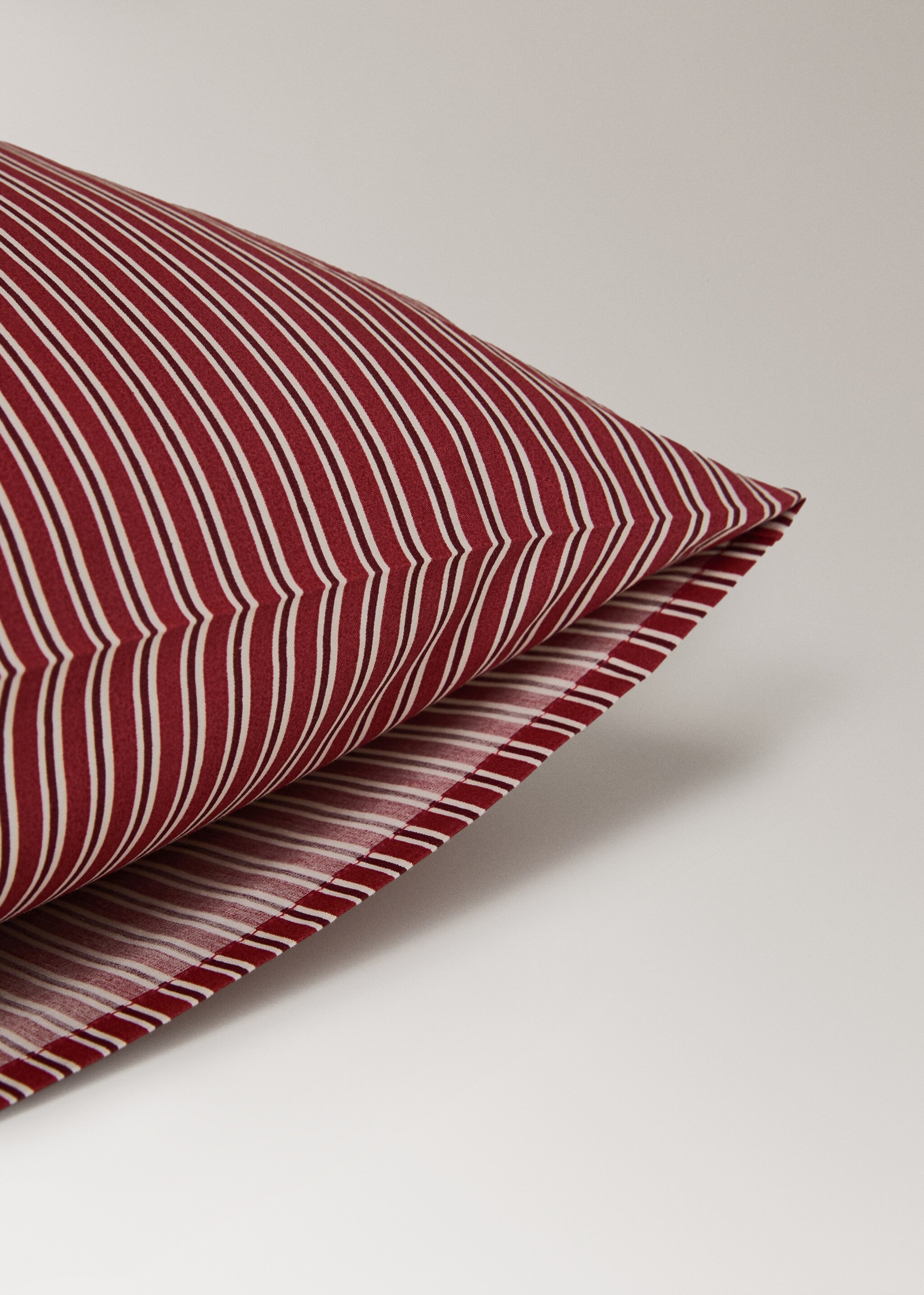 Reversible percale cotton striped pillowcase 60x60cm - Details of the article 2, Maroon. Ref: 17047786-00.