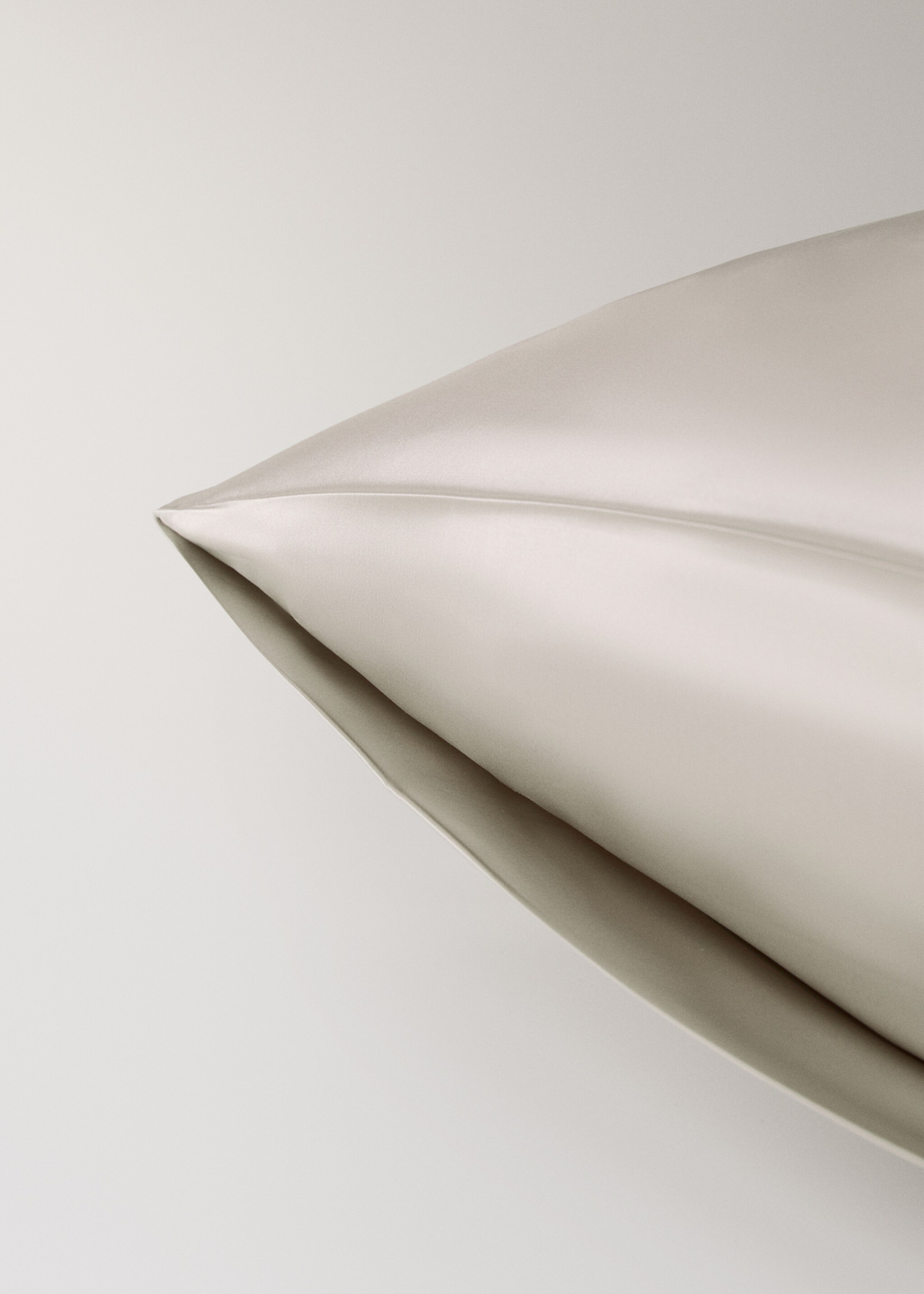 100% silk pillowcase with box 50 x 75 cm - Details of the article 3, Sand. Ref: 17047790-00.