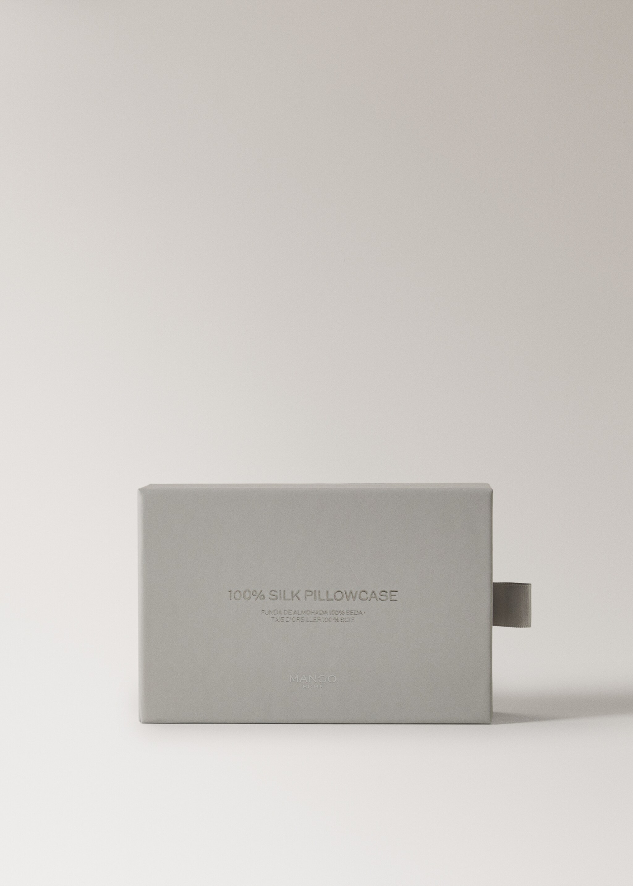 100% silk pillowcase with box 50 x 75 cm - Details of the article 4, Sand. Ref: 17047790-00.