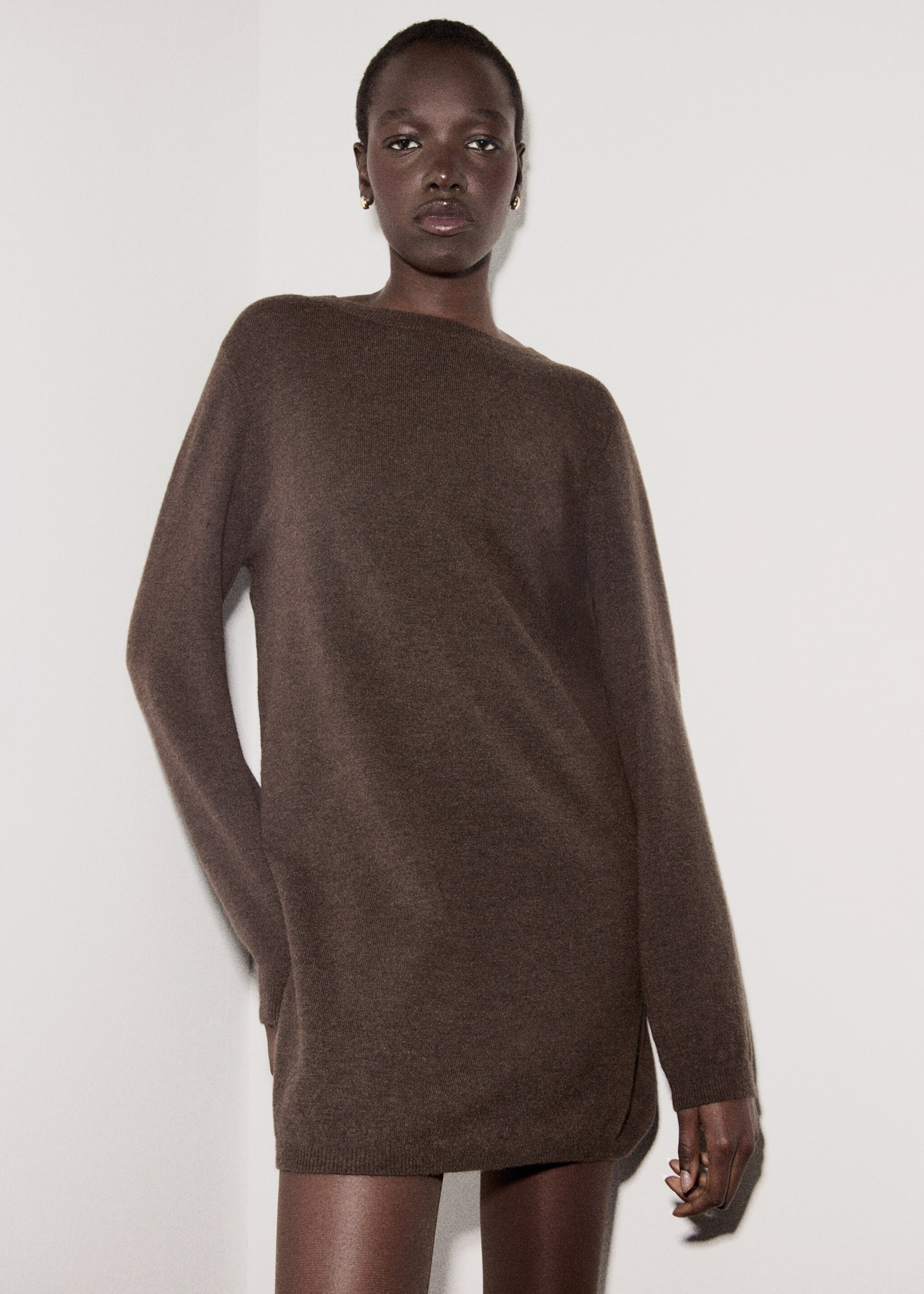 Robe maille fine - Plan moyen, Chocolat. Ref: 17047804-00.
