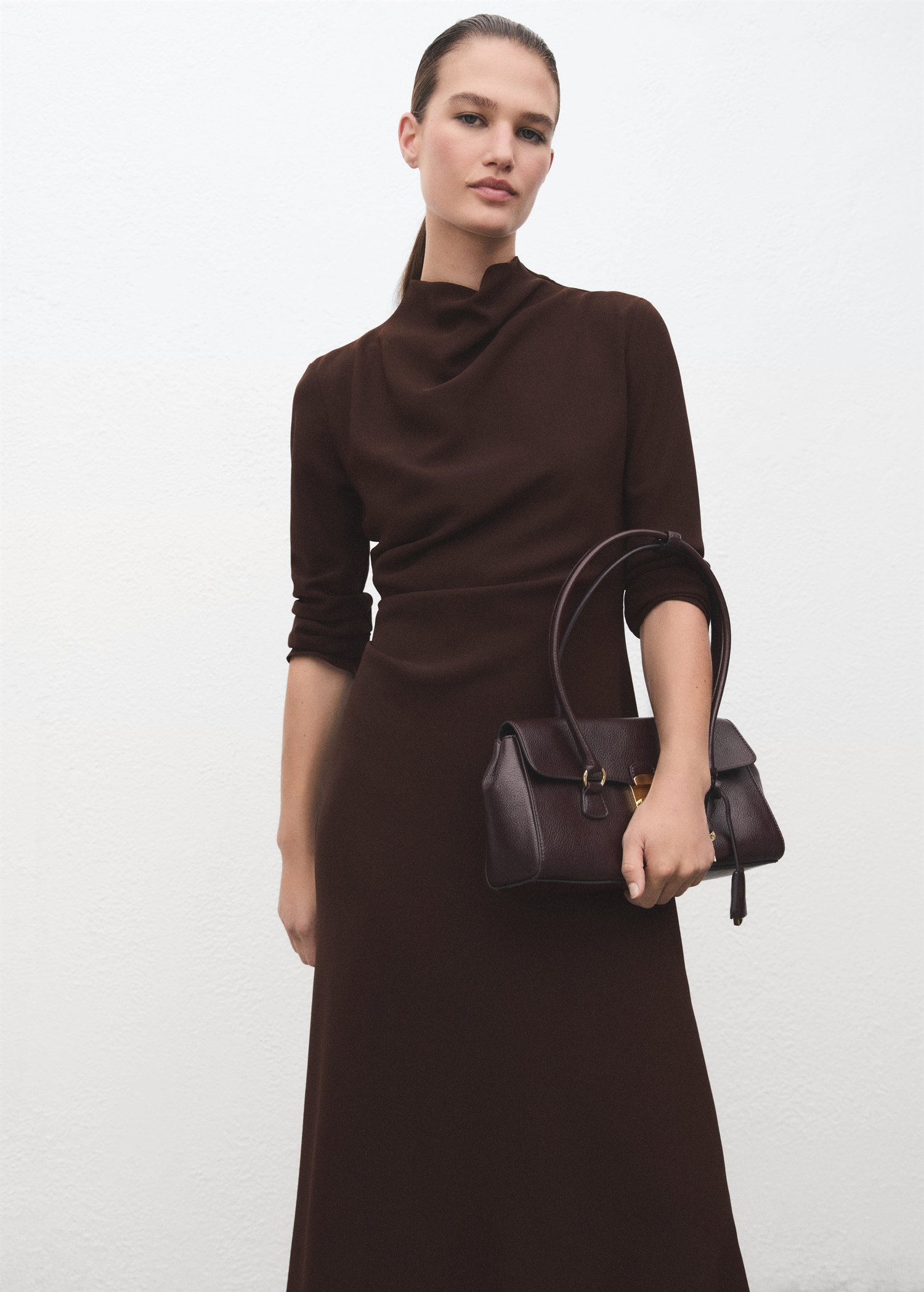 Ruched dress with draped neckline - Medium plane
