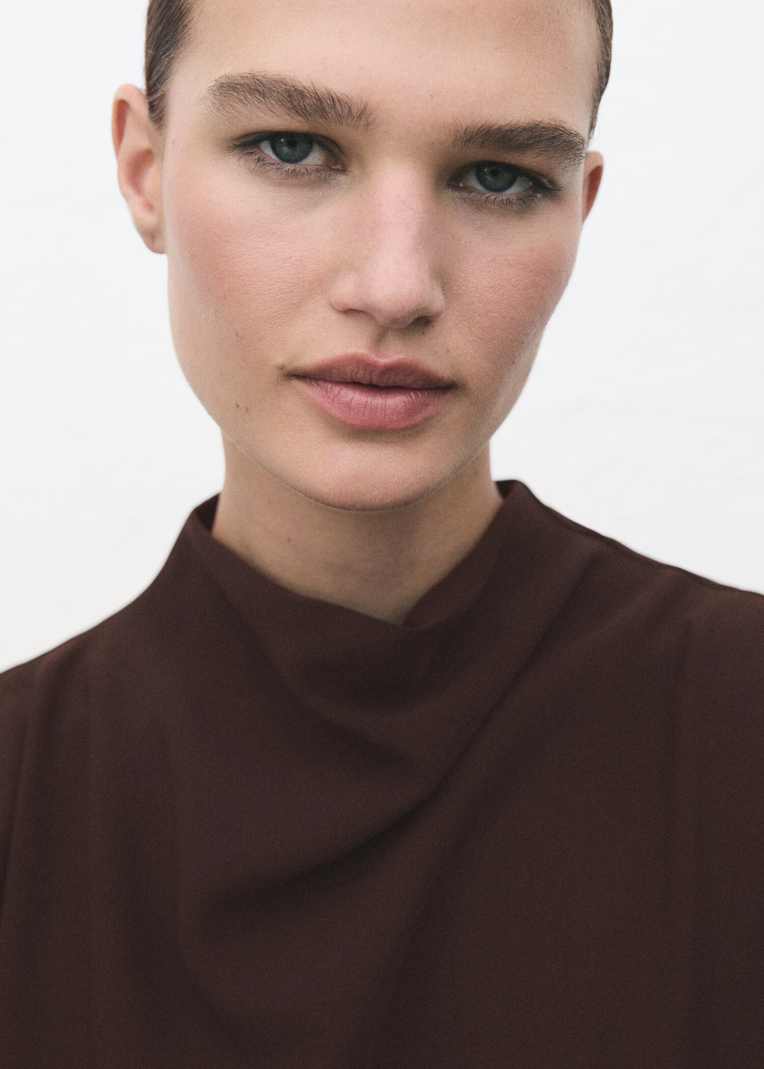 Ruched dress with draped neckline - Details of the article 1