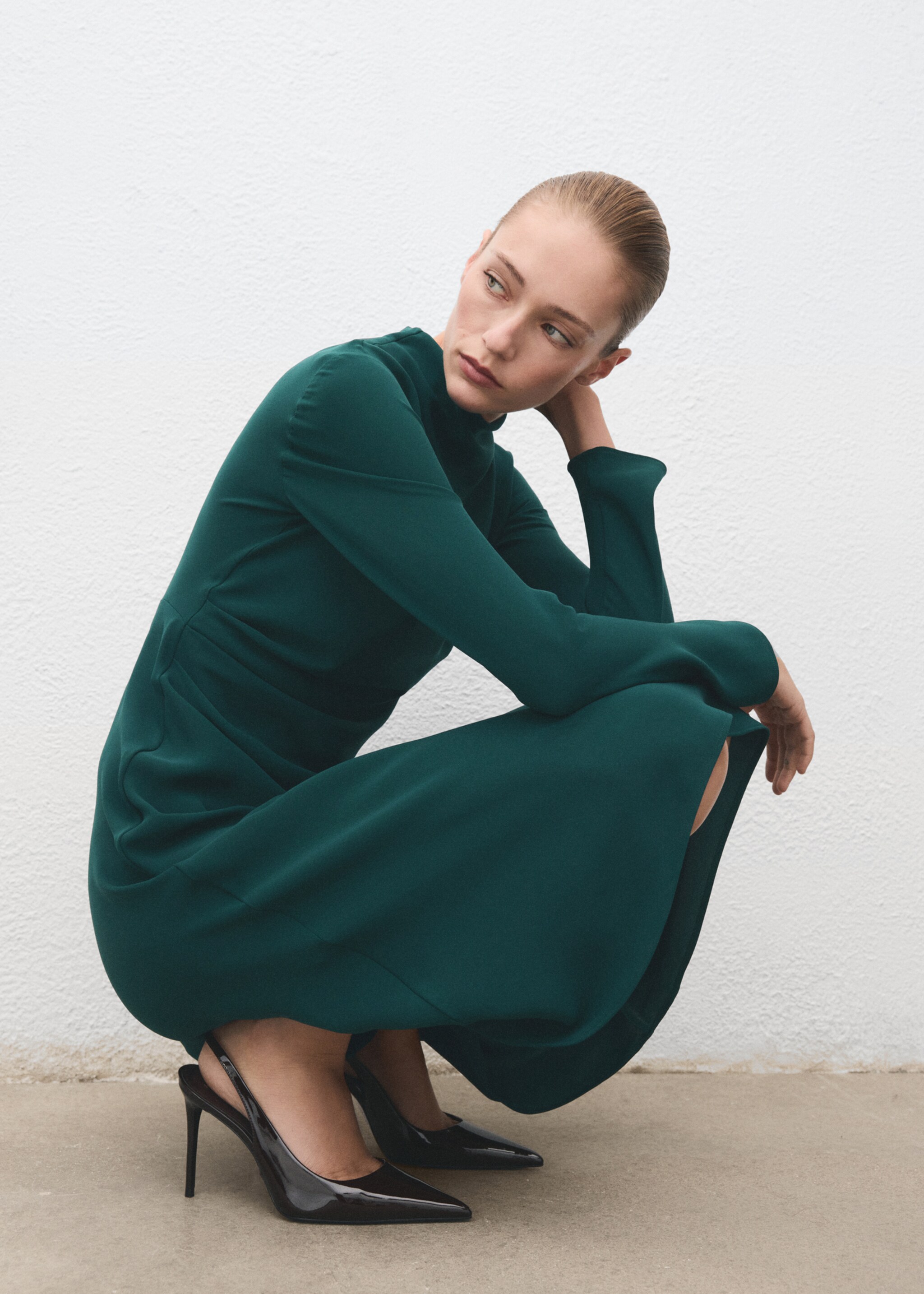 Ruched dress with draped neckline - Details of the article 2, Green. Ref: 17047808-00.
