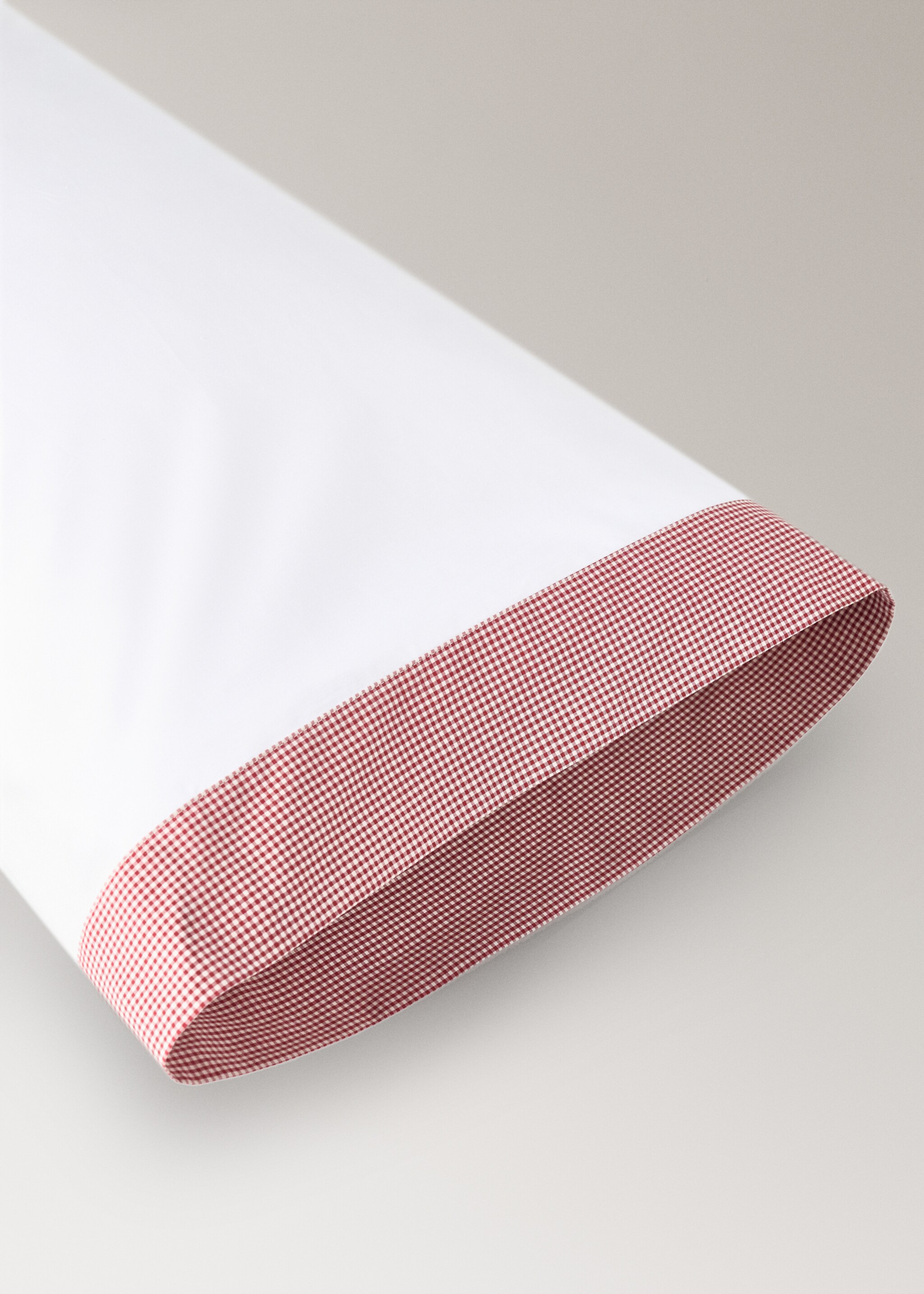 Children's pillowcase in yarn-dyed vichy check 45x110 cm - Details of the article 1, Red. Ref: 17047809-00.