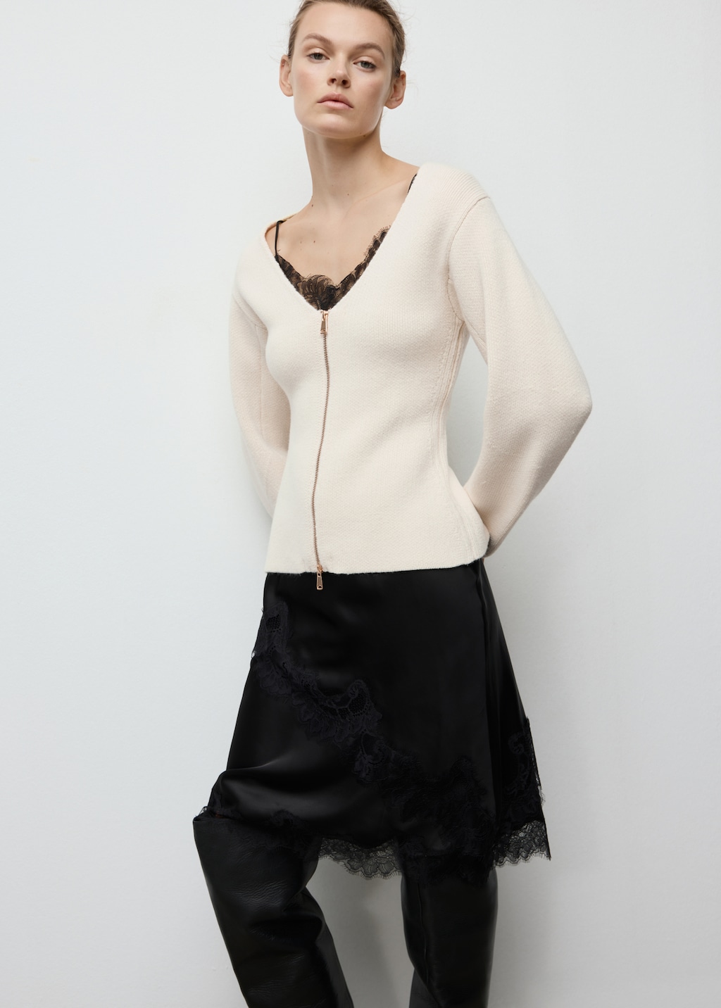 Knitted jacket with zip