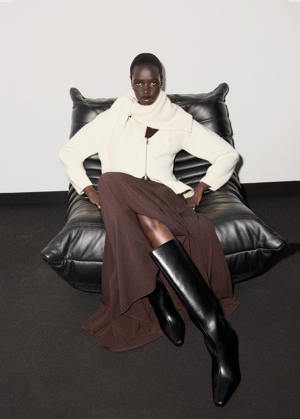 Knitted jacket with zip