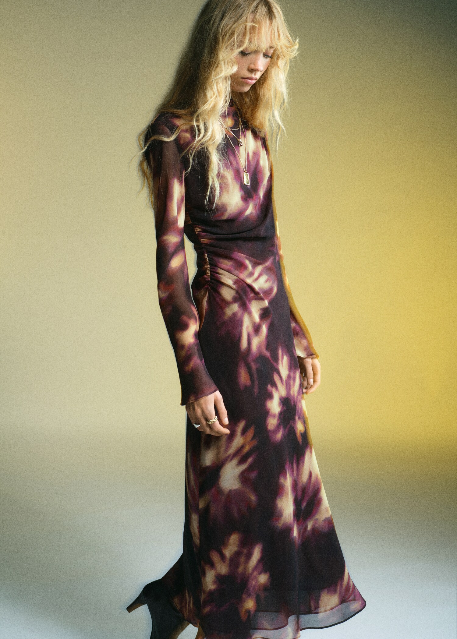 Robe froncée tie-dye - Plan moyen