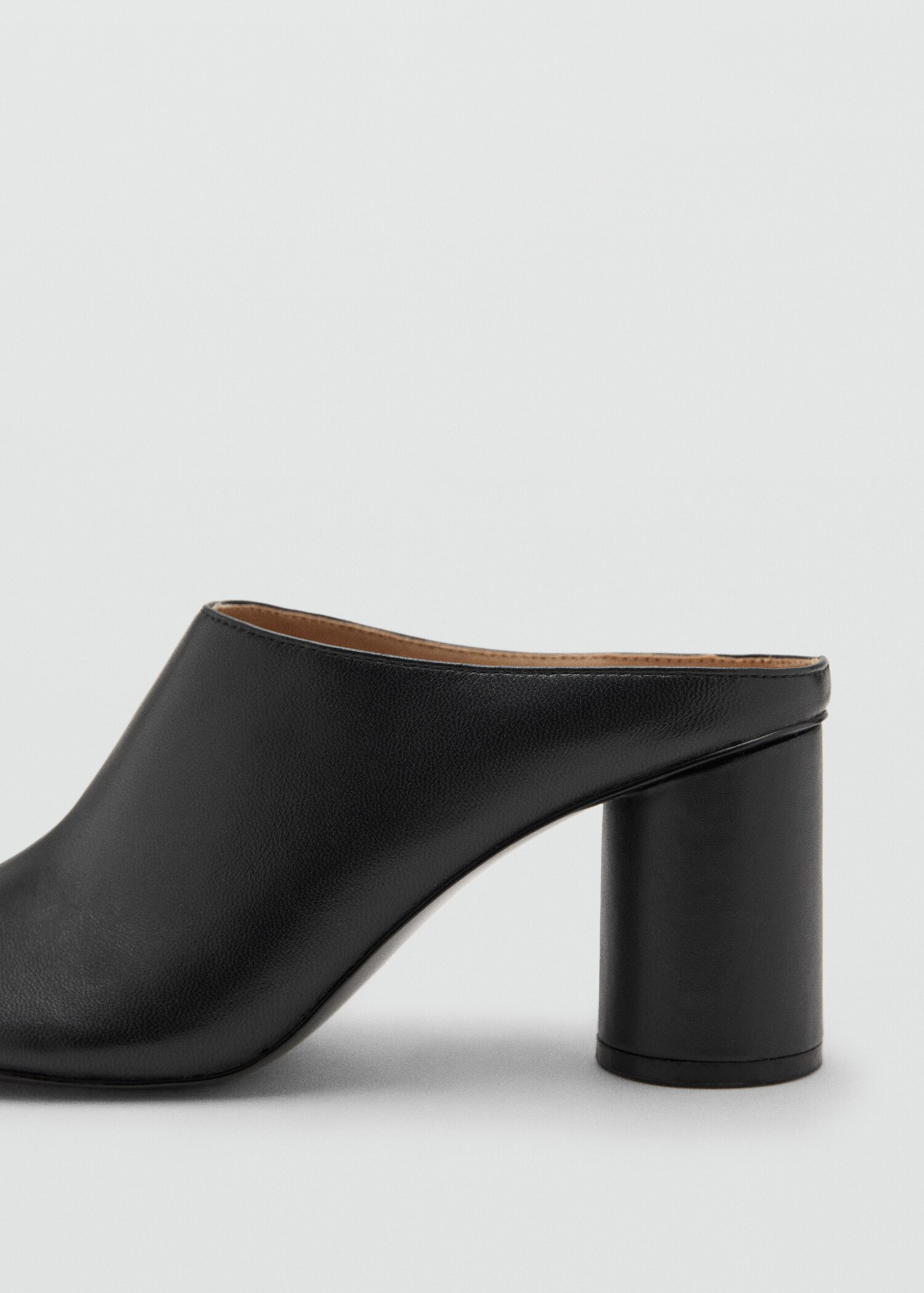 Leather heeled clogs - Details of the article 2