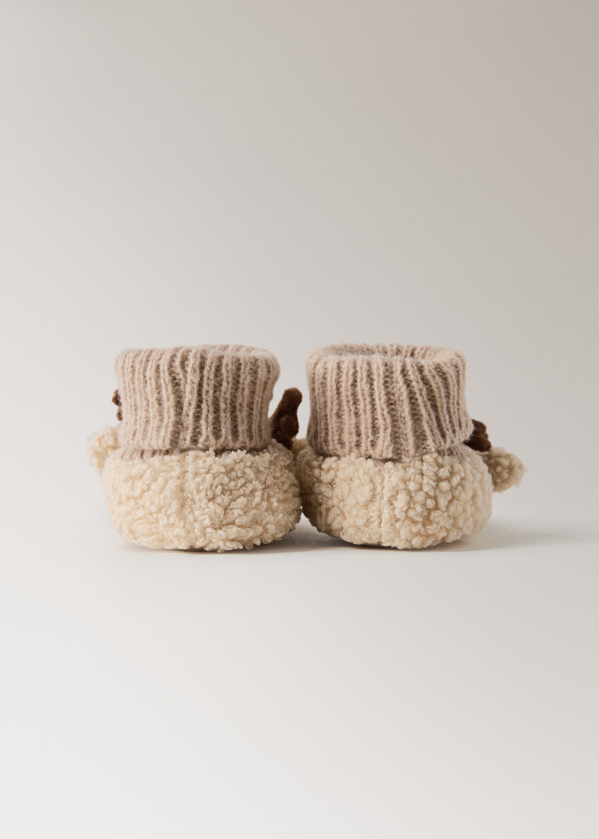 Παντόφλα τάρανδος με απομίμηση γούνας προβάτου - Λεπτομέρεια του προϊόντος 2, Άμμος. Ref: 17047904-00.