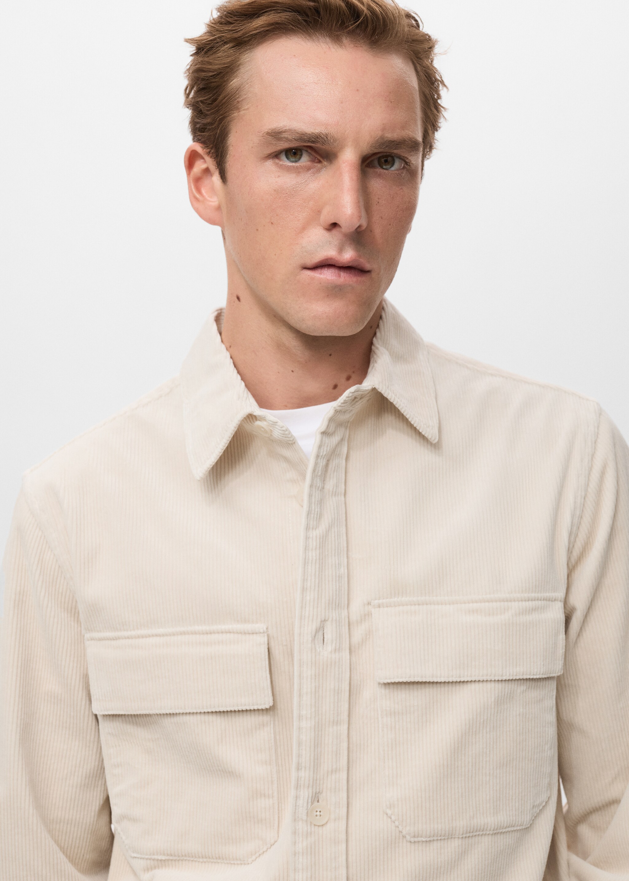Corduroy overshirt with pockets - Details of the article 1, Ecru. Ref: 17047905-00.