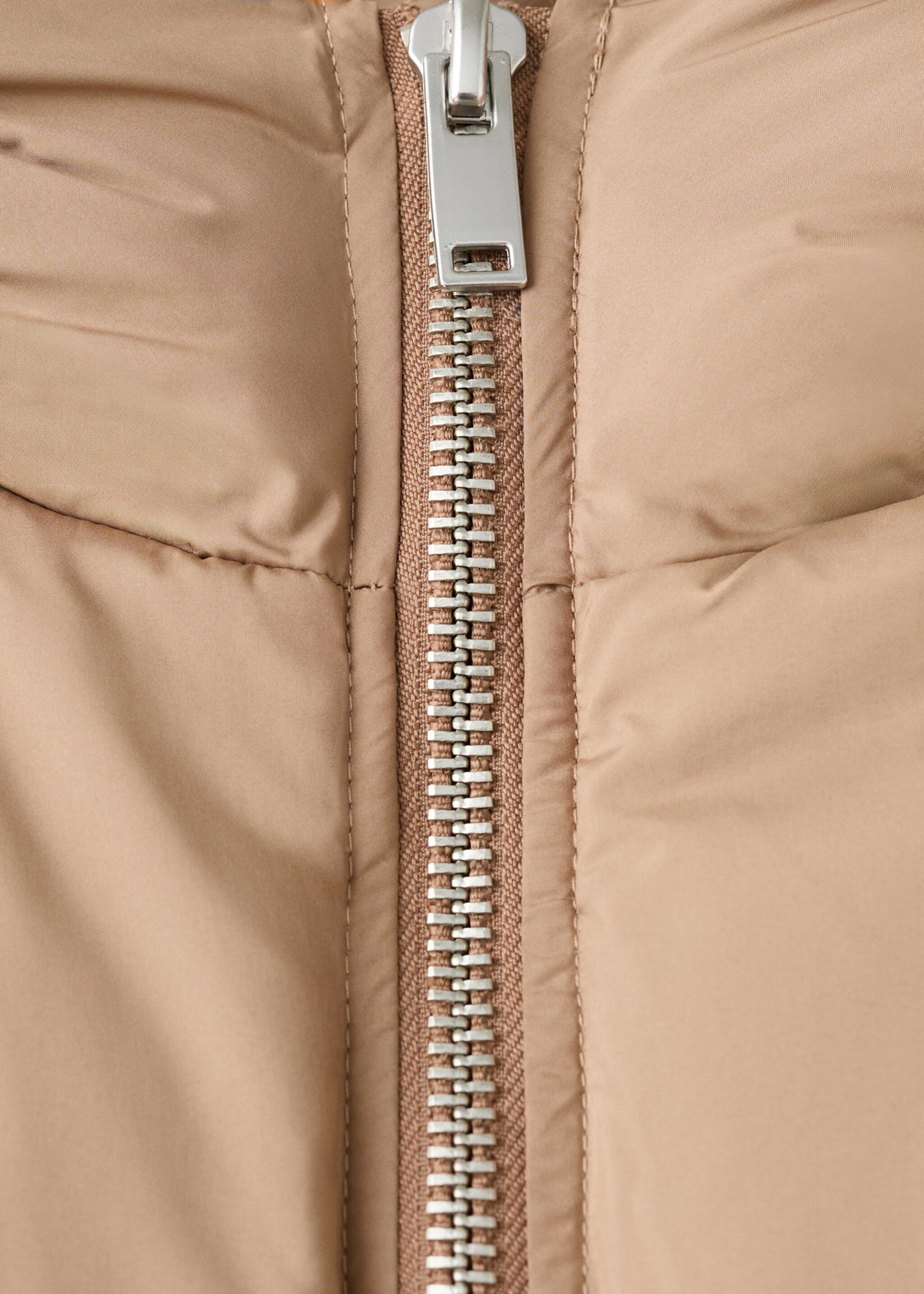 Short oversized anorak with hood - Details of the article 8, Beige. Ref: 17048266-00.