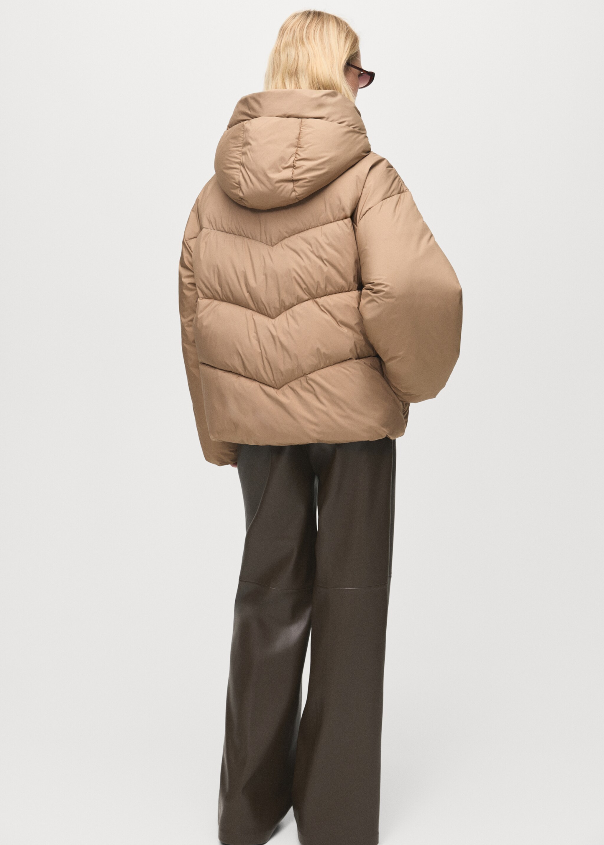 Short oversized anorak with hood - Reverse of the article, Beige. Ref: 17048266-00.