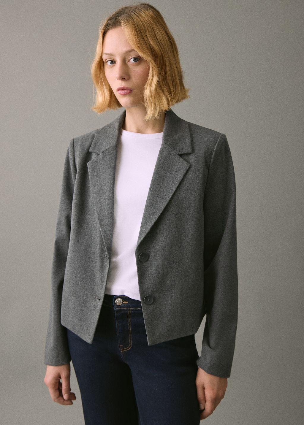 Short jacket with lapels