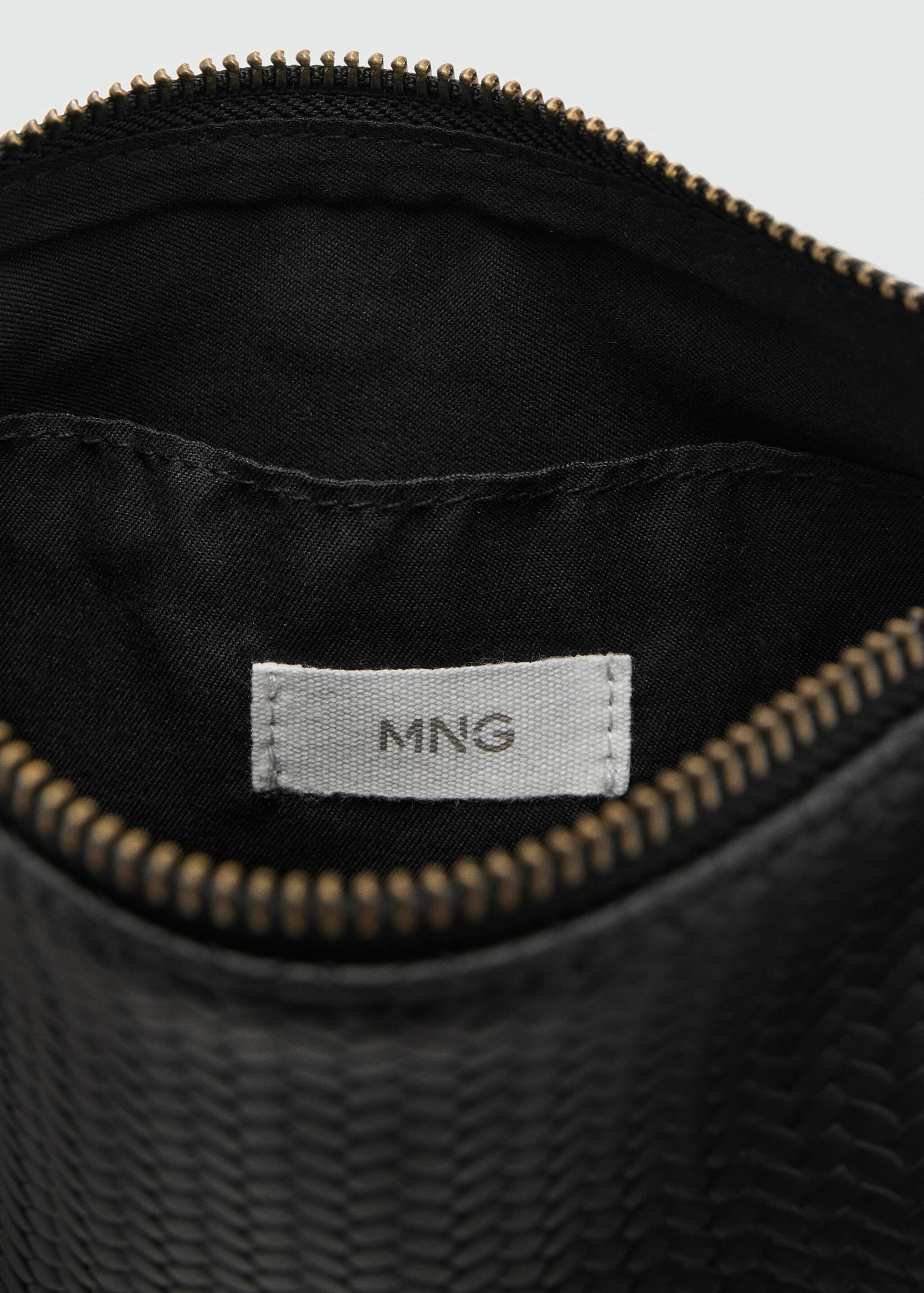 Sac pochette cloutche - Détail de l'article 2, Noir. Ref: 17048269-00.