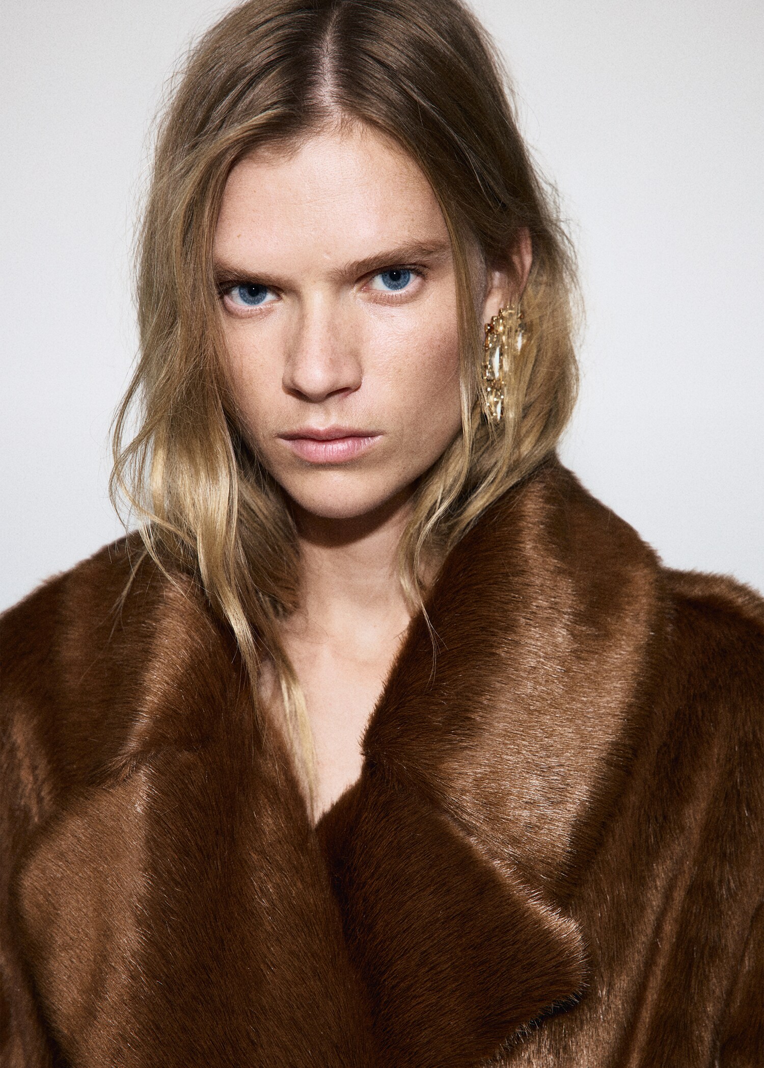 Fur-effect coat with belt - Details of the article 1