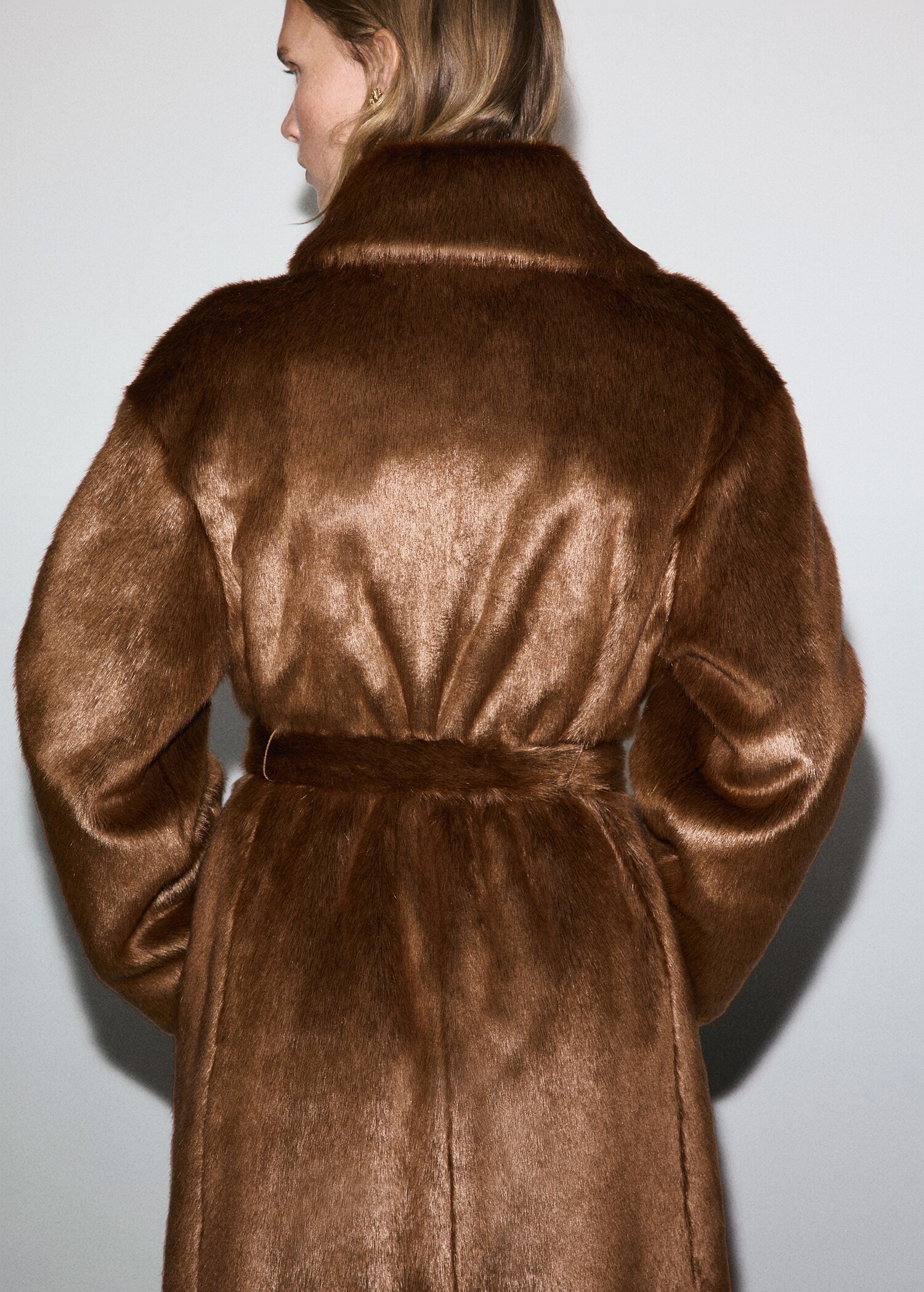Fur-effect coat with belt - Details of the article 2