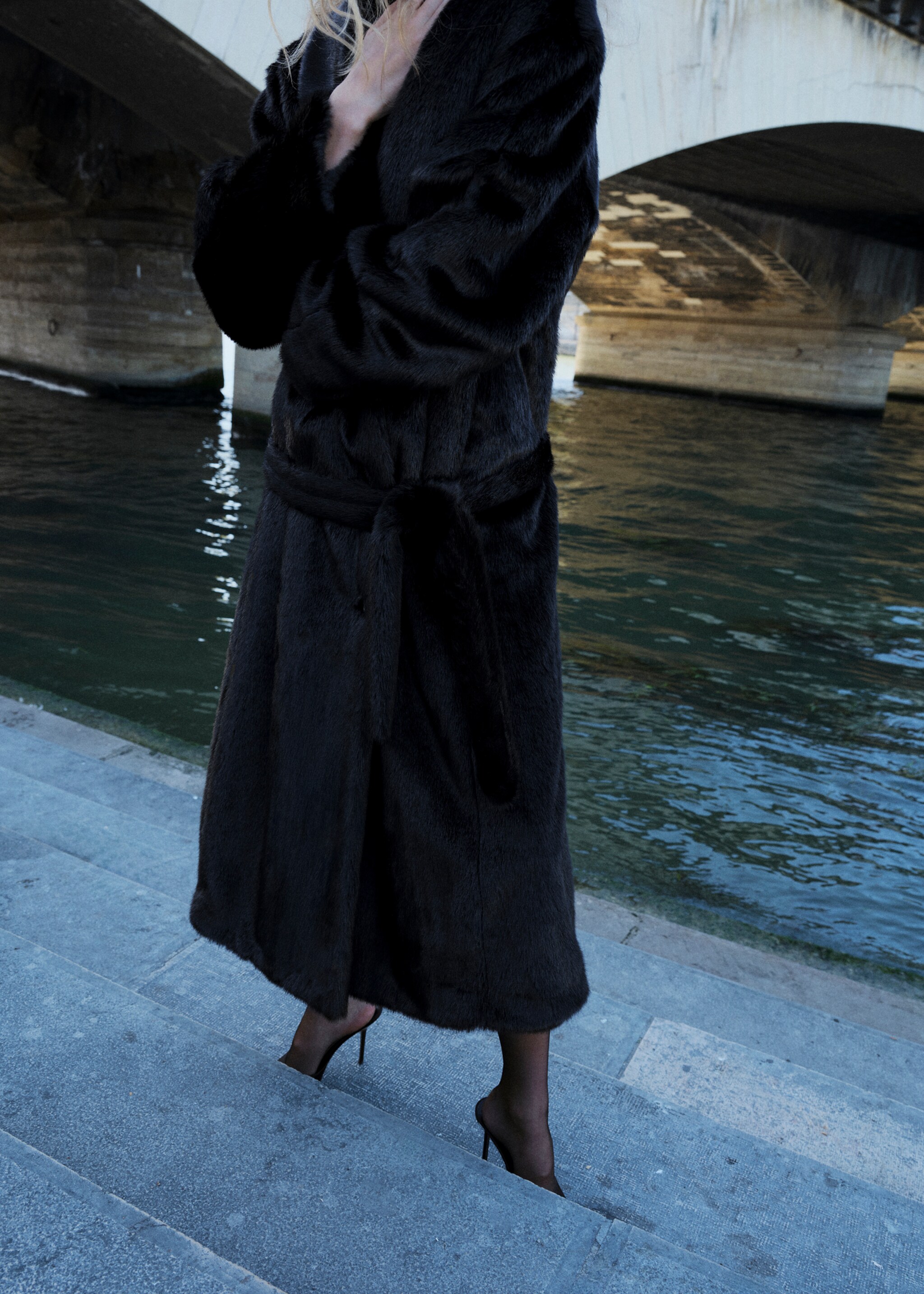 Fur-effect coat with belt - Details of the article 6, Black. Ref: 17048271-00.